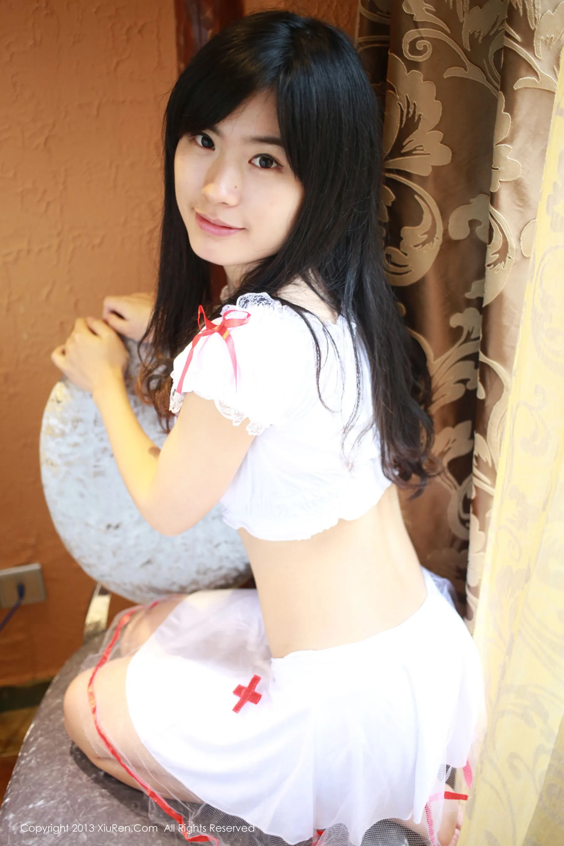  刘雪妮Verna《黑色蕾丝、吊袜、护士装、各色的小裤裤》 秀人网 No.010第4张