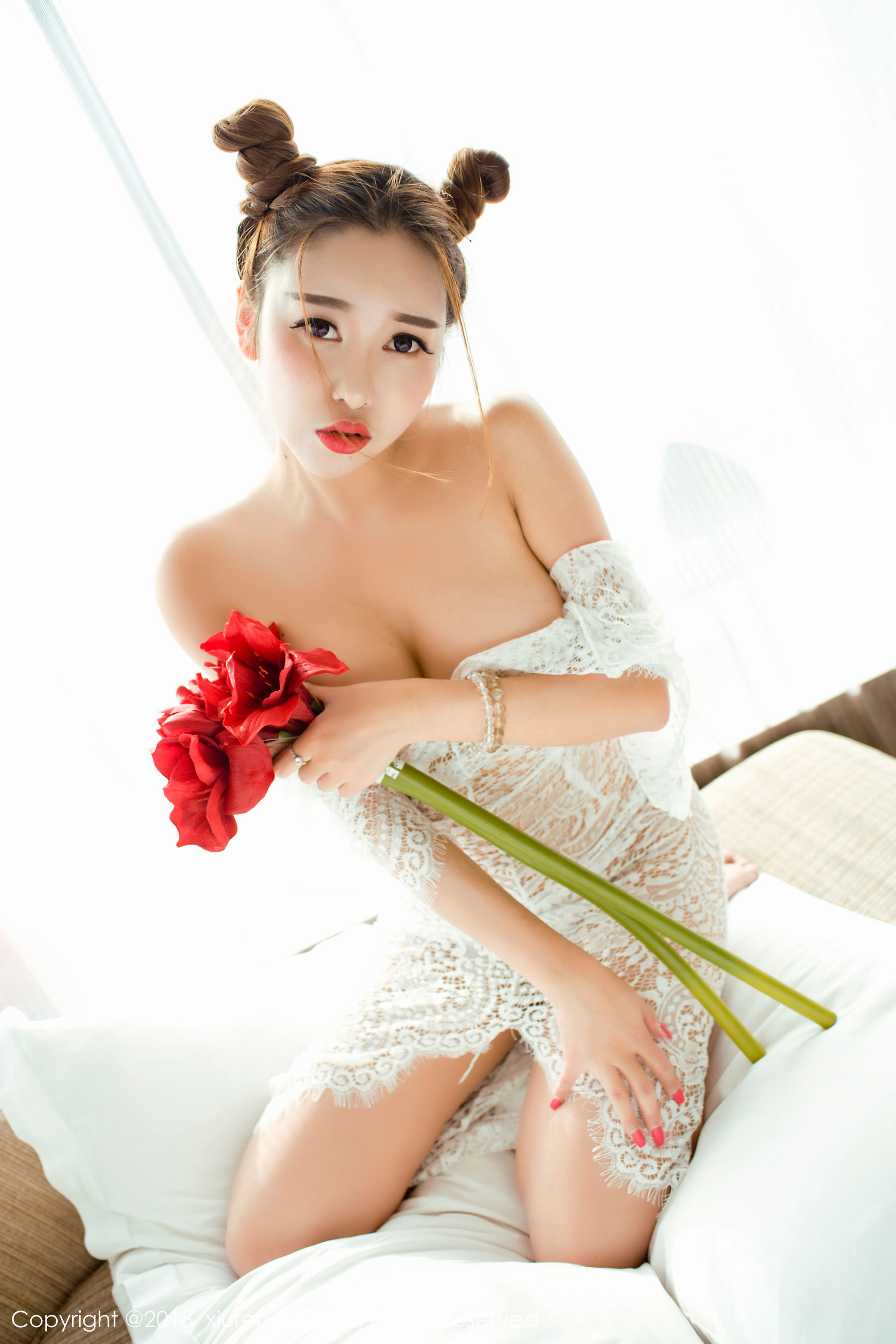  李梓熙《性感E罩杯巨乳美女》 秀人网XIUREN No.985第4张
