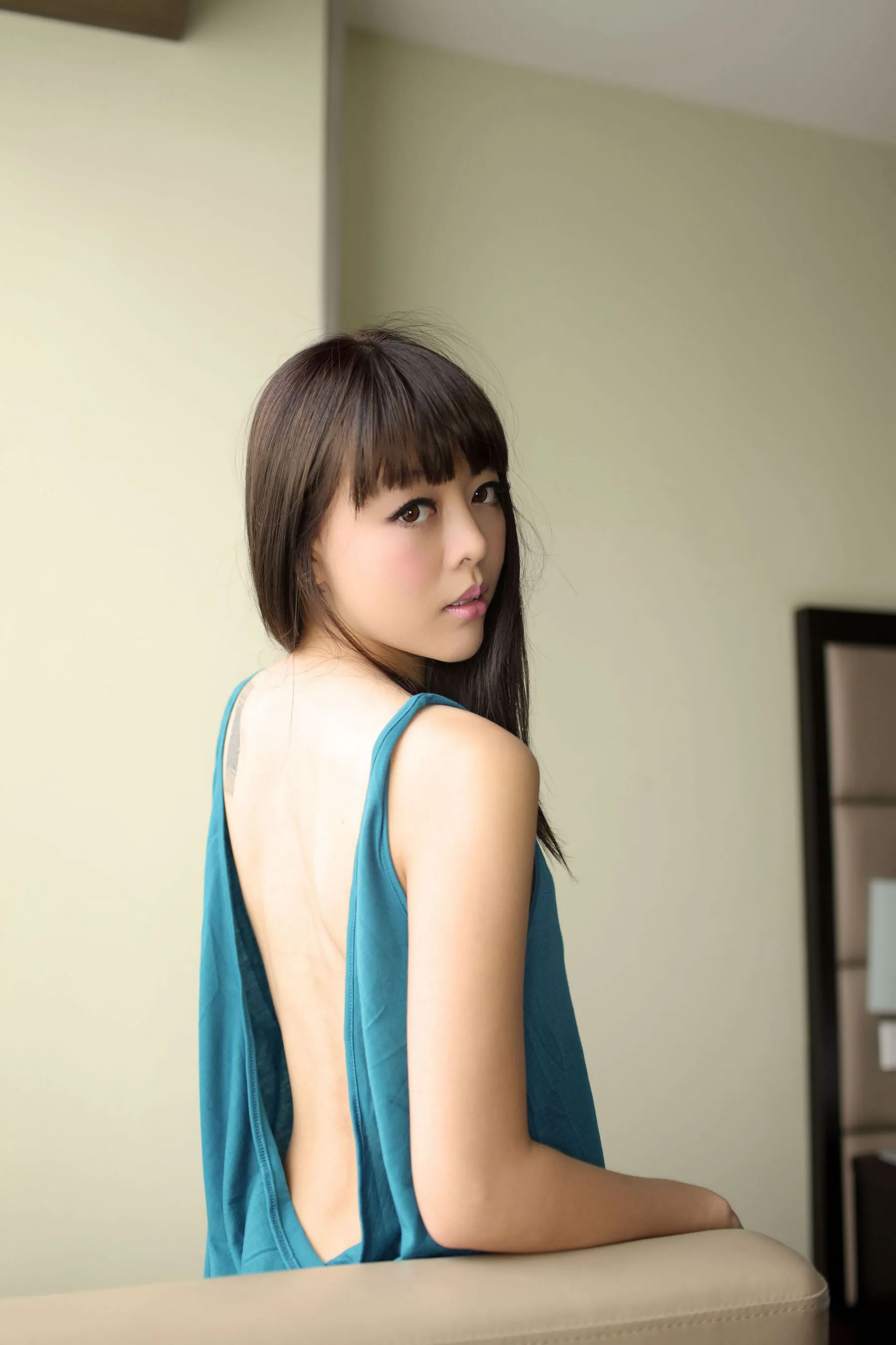  杜Viki《酒店拍摄 三套装》 秀人网 No.001第7张