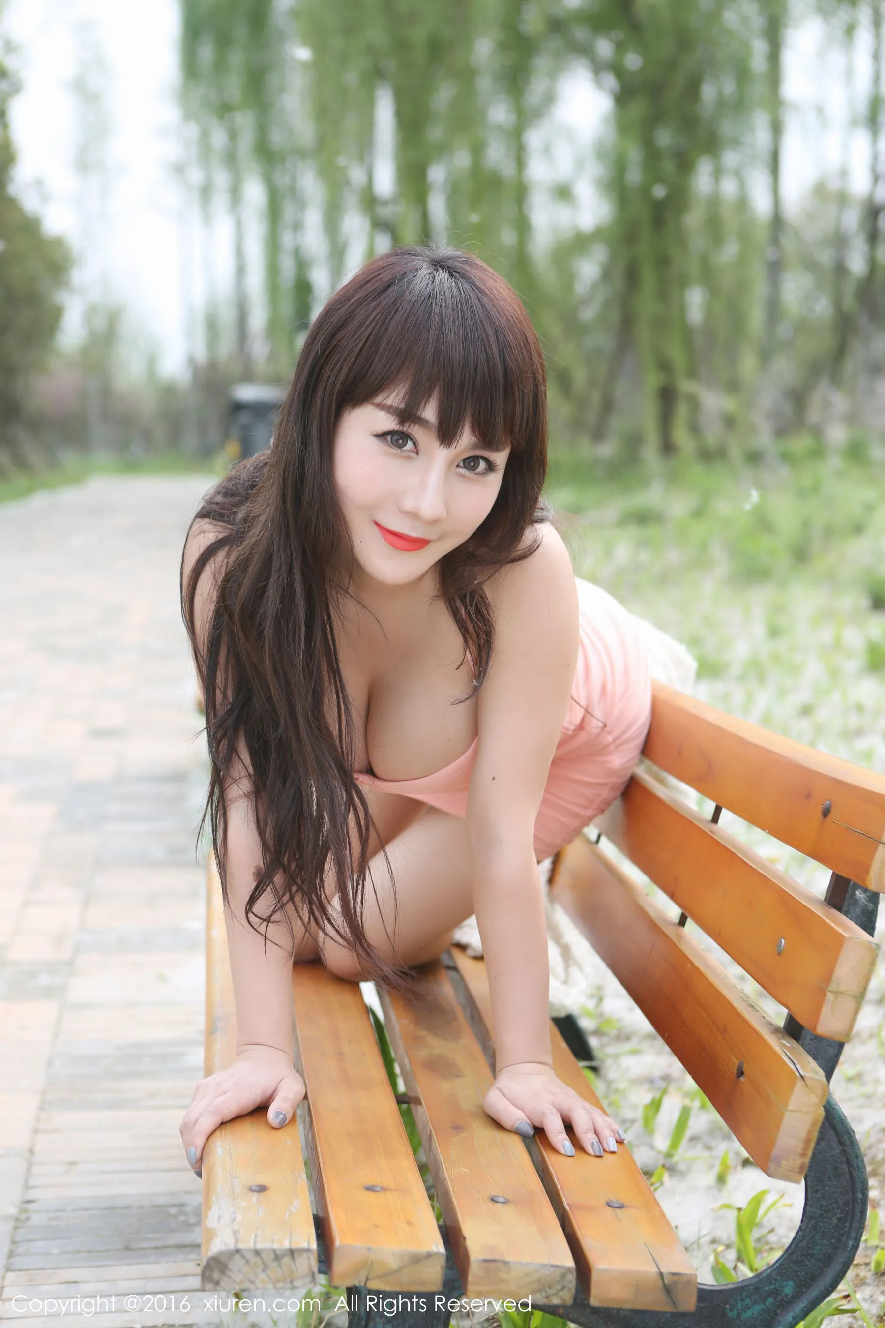  陈巧蓓isabella《外拍超短裙系列》 秀人网 No.529第9张