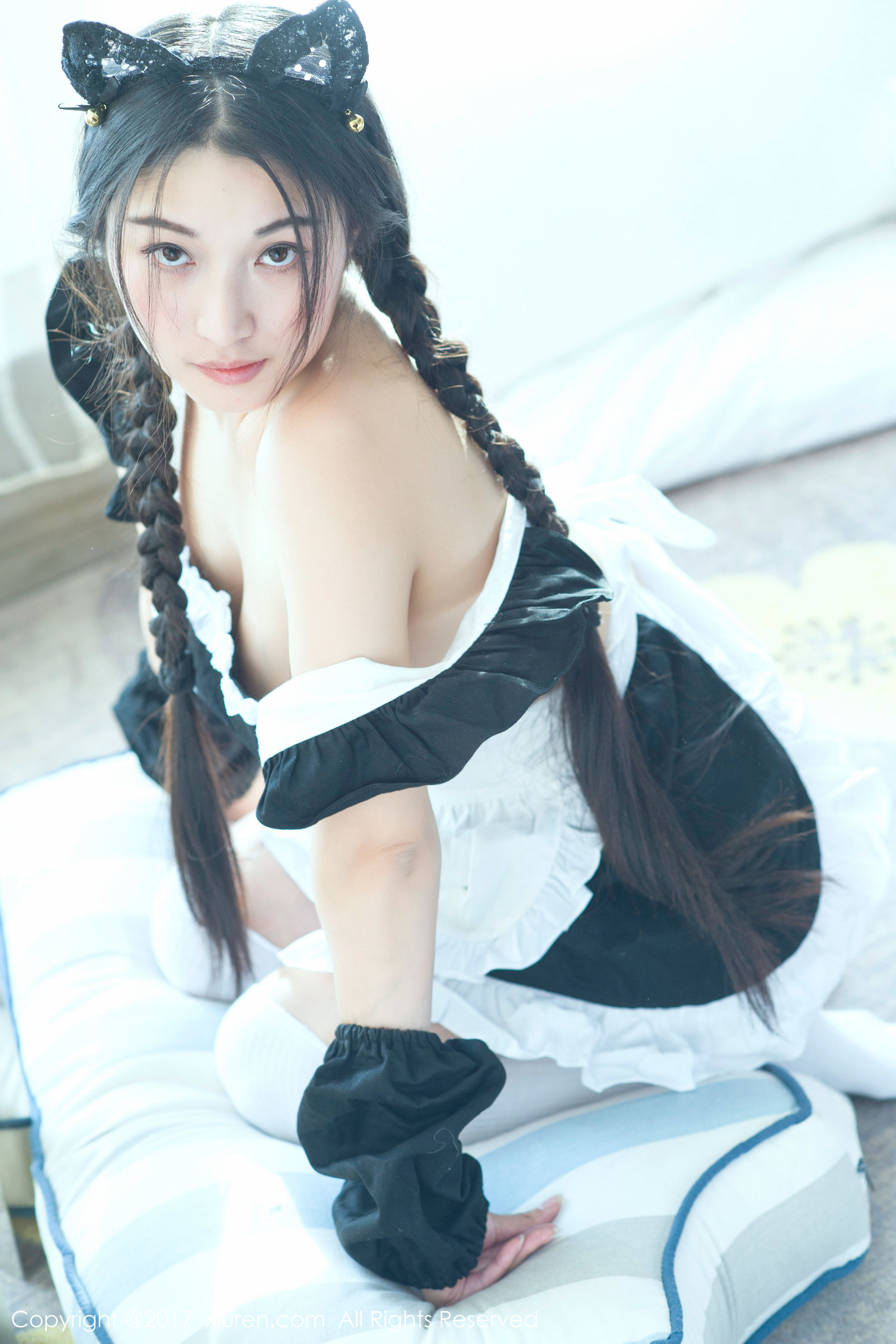  盼盼已鸠《透明旗袍和日系女仆装》 秀人网XIUREN No.732第3张