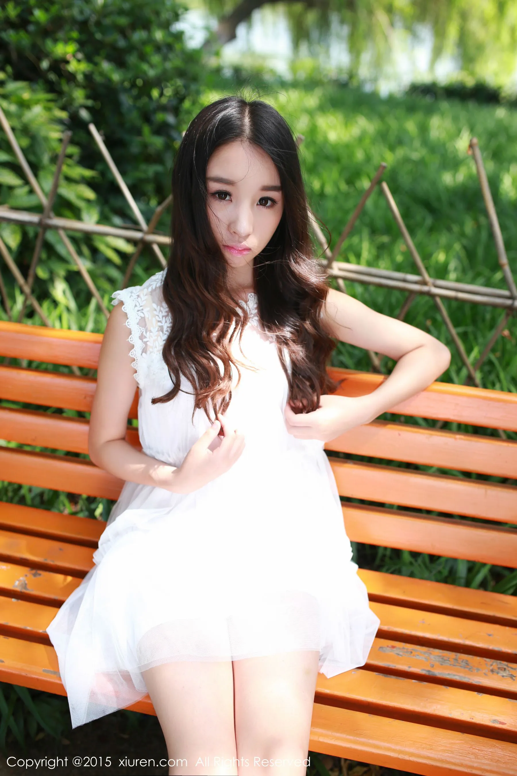  梓萱Crystal《小清新外拍~ 野外露出》 秀人网 No.371第3张