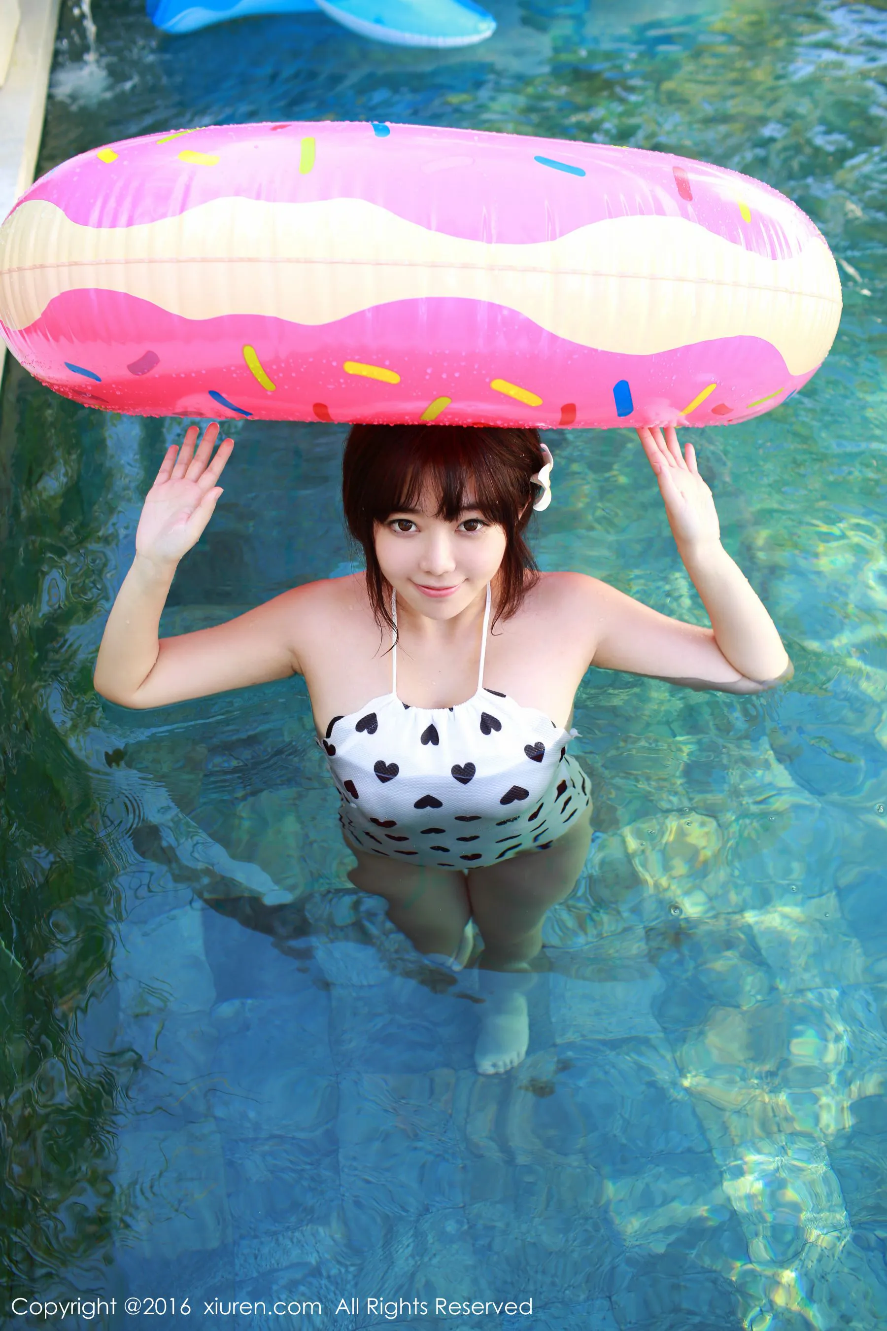  刘飞儿Faye《吊带牛仔热裤+比基尼》 秀人网 No.470第12张