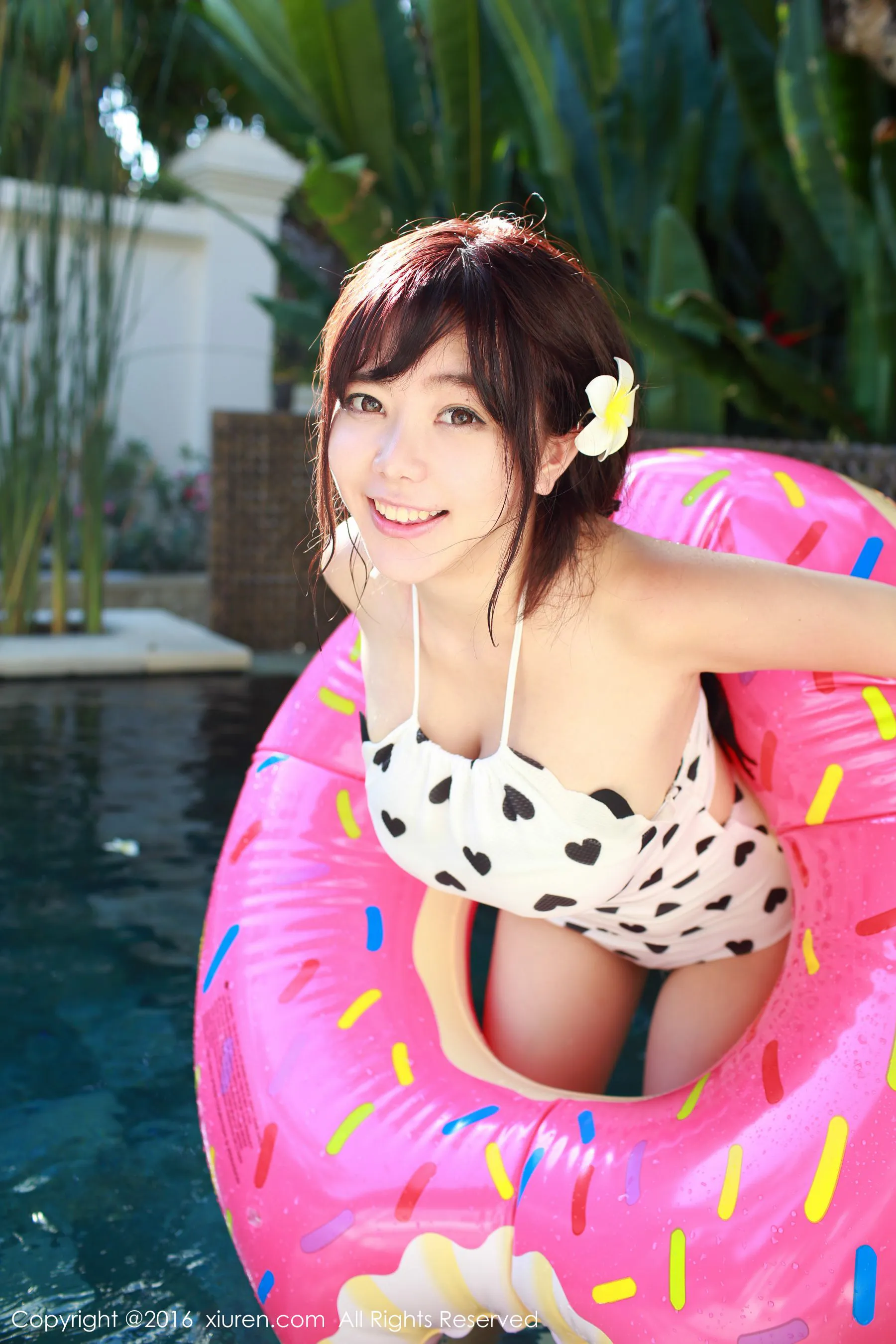  刘飞儿Faye《吊带牛仔热裤+比基尼》 秀人网 No.470第15张