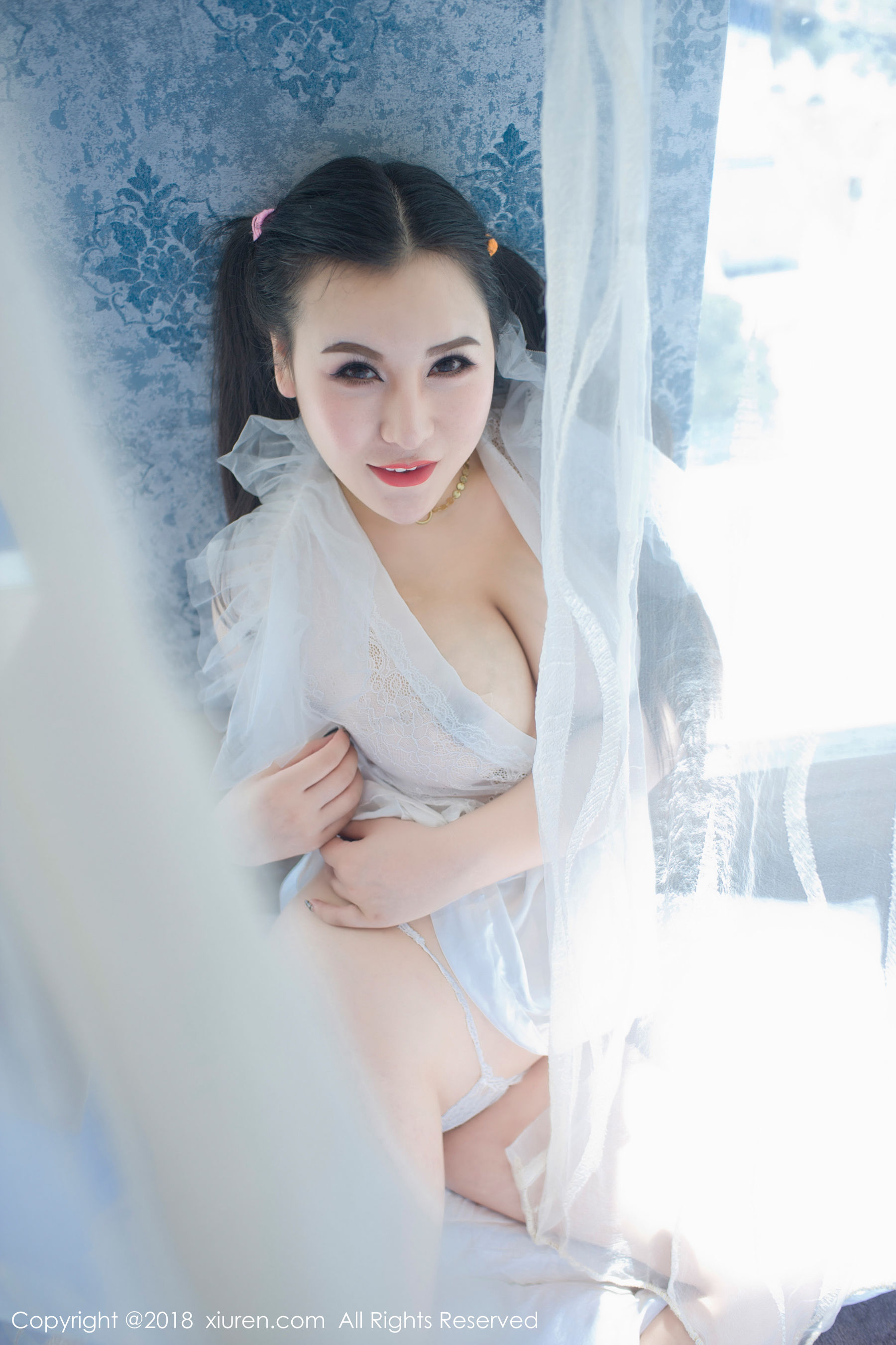  MODEL伊若《蕾丝开胸睡衣和蓝色死库水》 XiuRen 秀人网 No.1034第7张