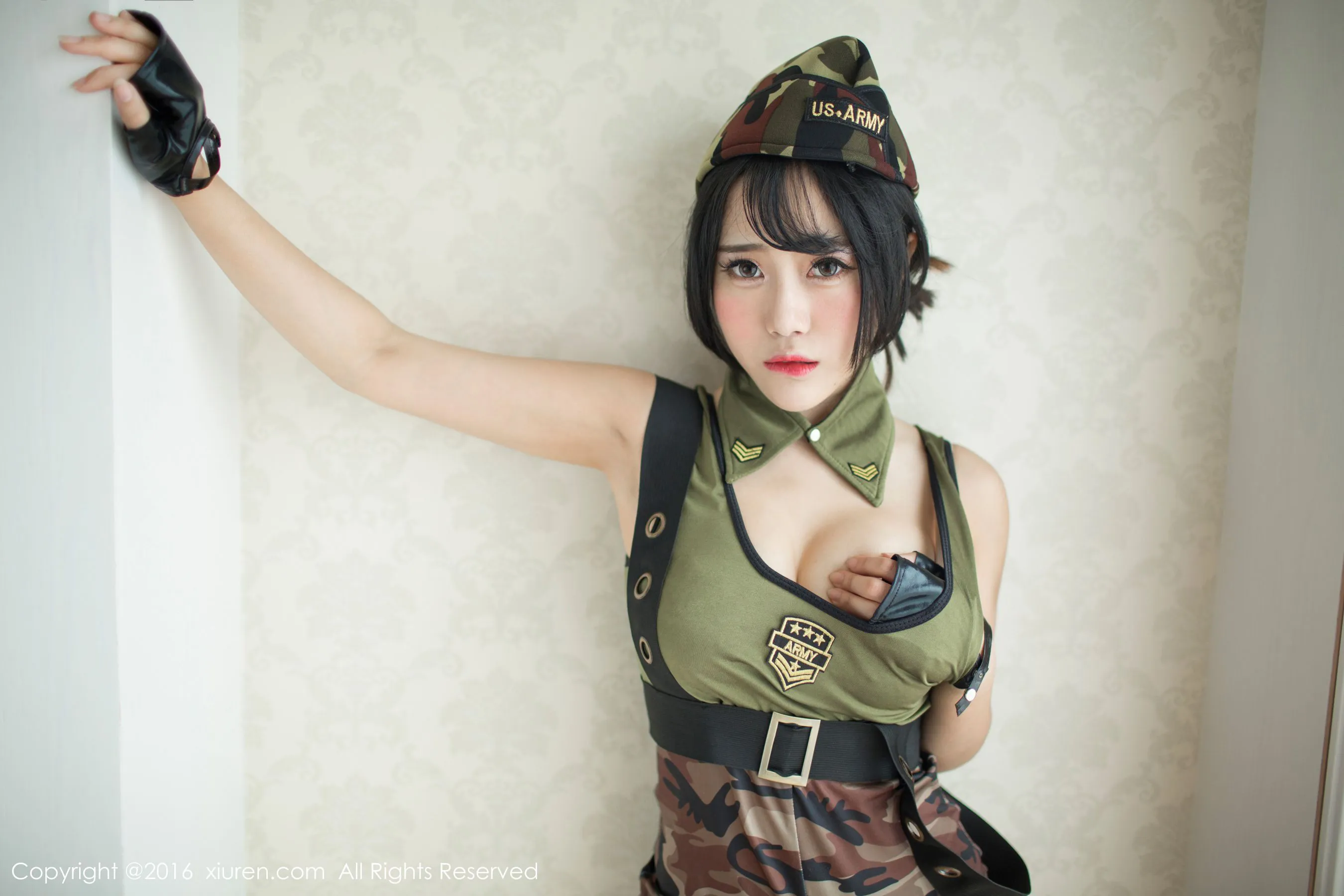  兜豆靓Youlina《迷彩服+浴室系列》 秀人网 No.519第3张