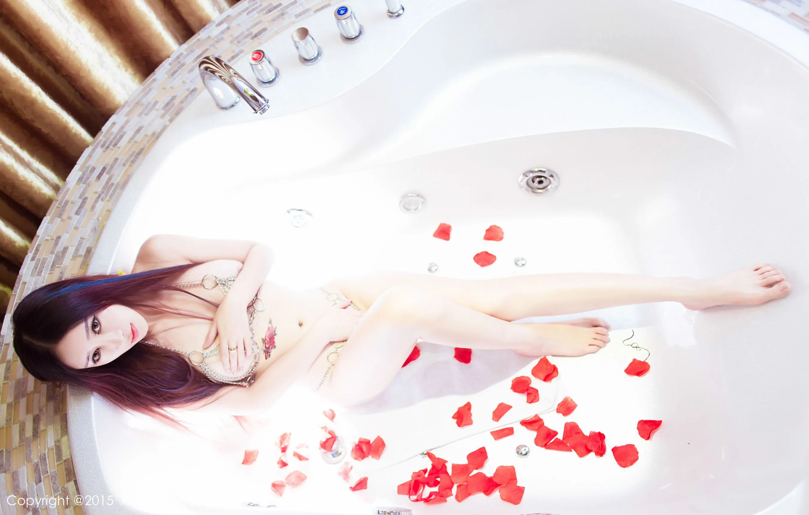  邹晶晶女王《室内性感睡衣+浴缸系列》 秀人网 No.411第11张