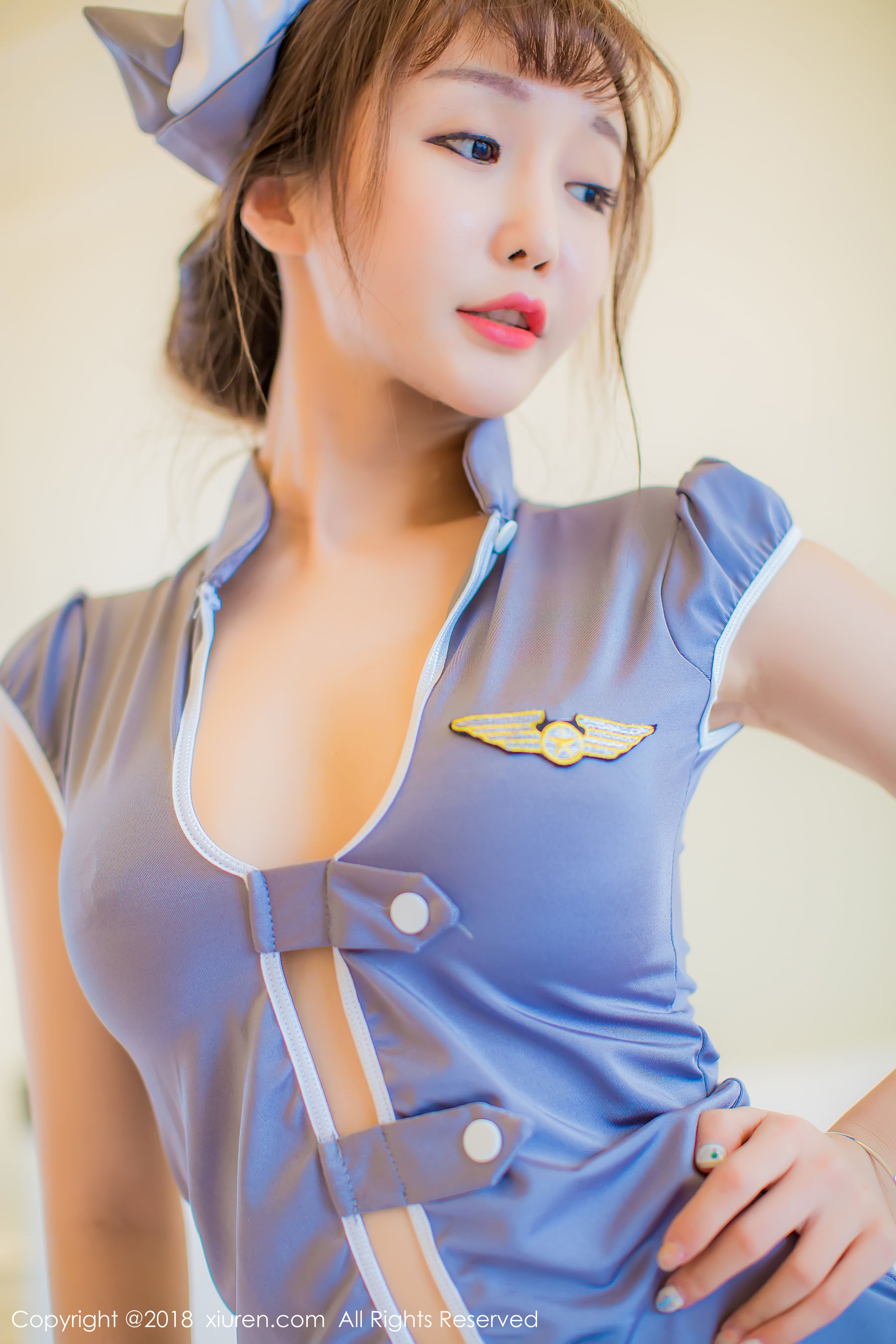  顾灿《乘务员的空乘制服诱惑》 XiuRen 秀人网 No.1021第8张