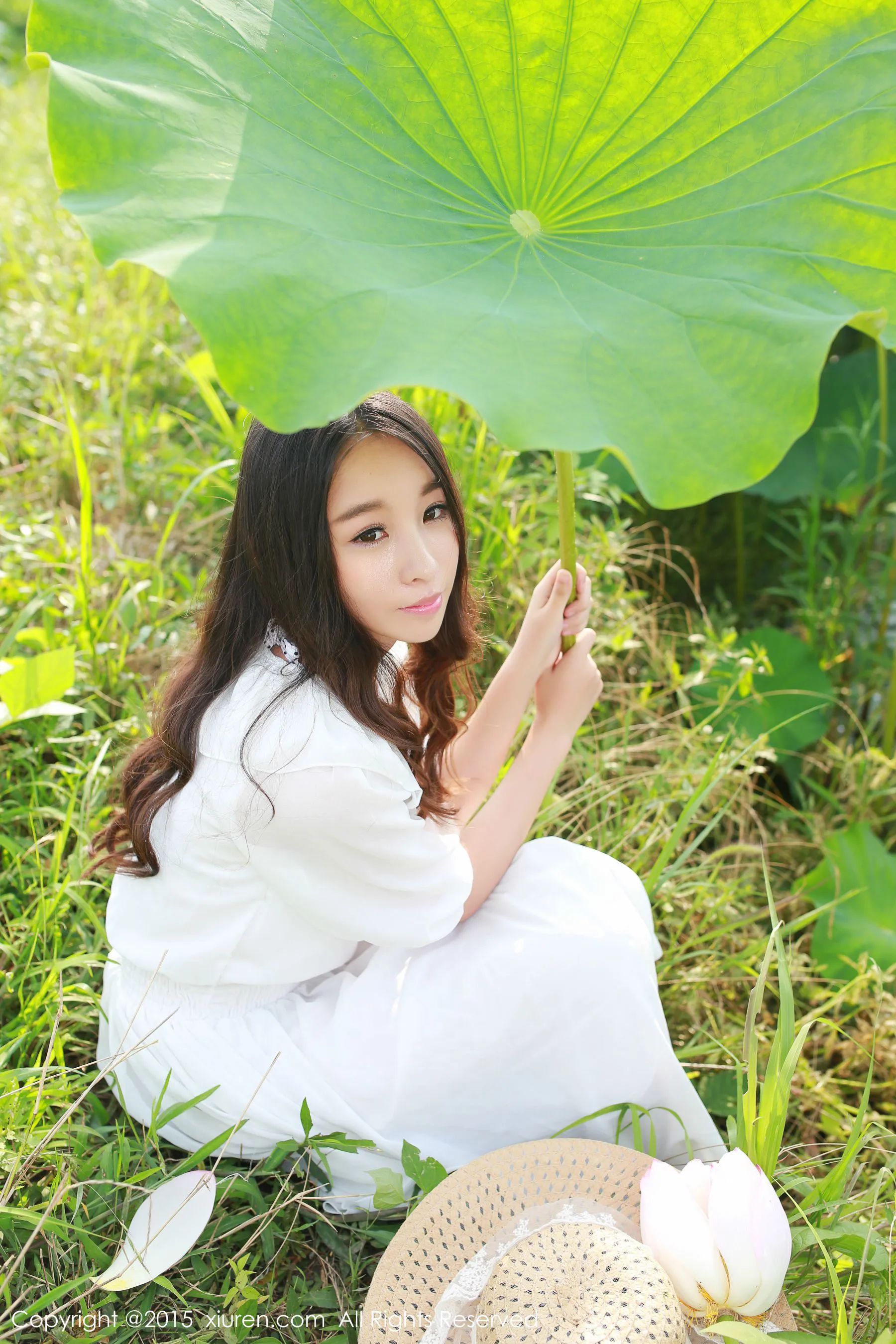  梓萱Crystal《小清新外拍~ 野外露出》 秀人网 No.371第8张