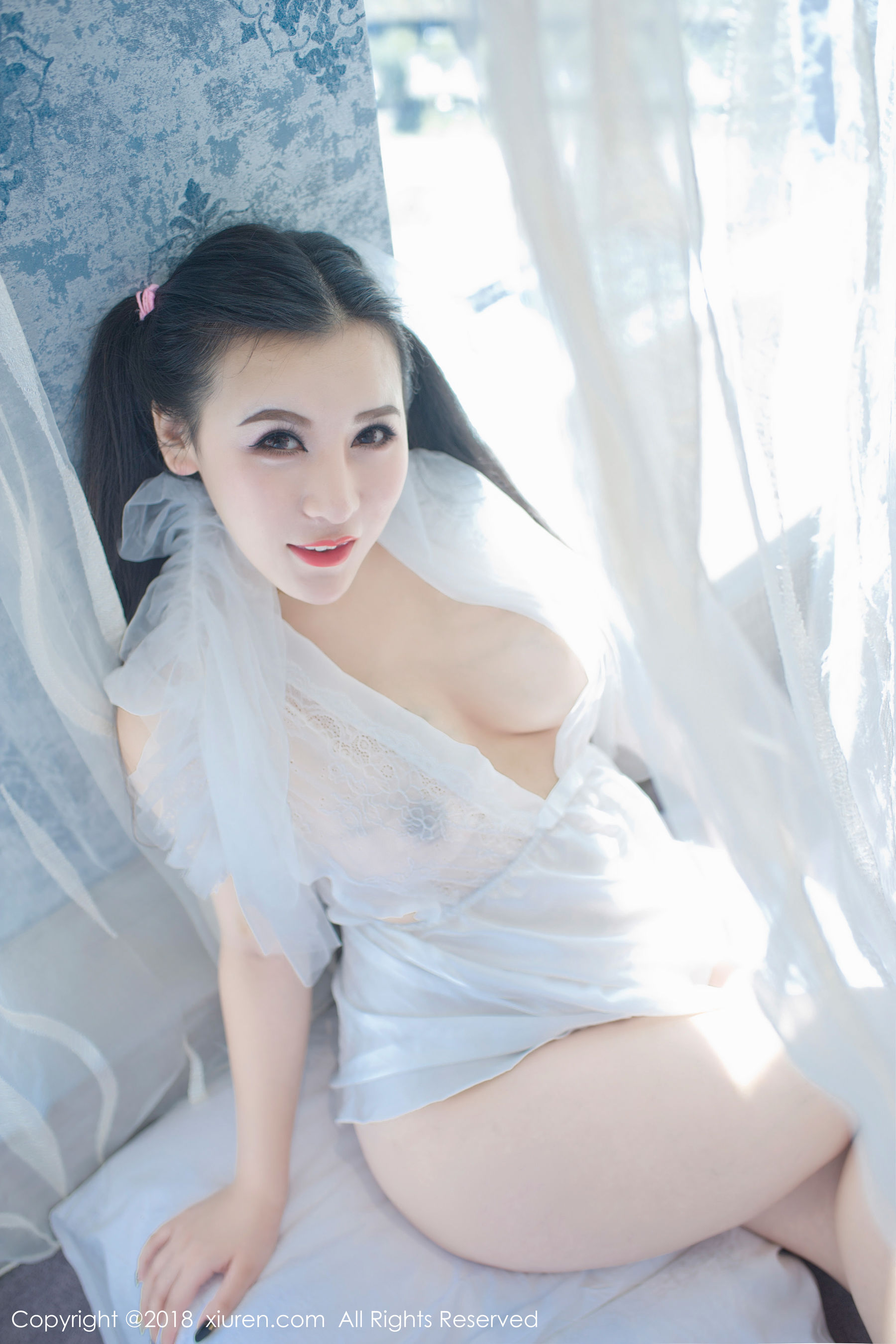  MODEL伊若《蕾丝开胸睡衣和蓝色死库水》 XiuRen 秀人网 No.1034第4张