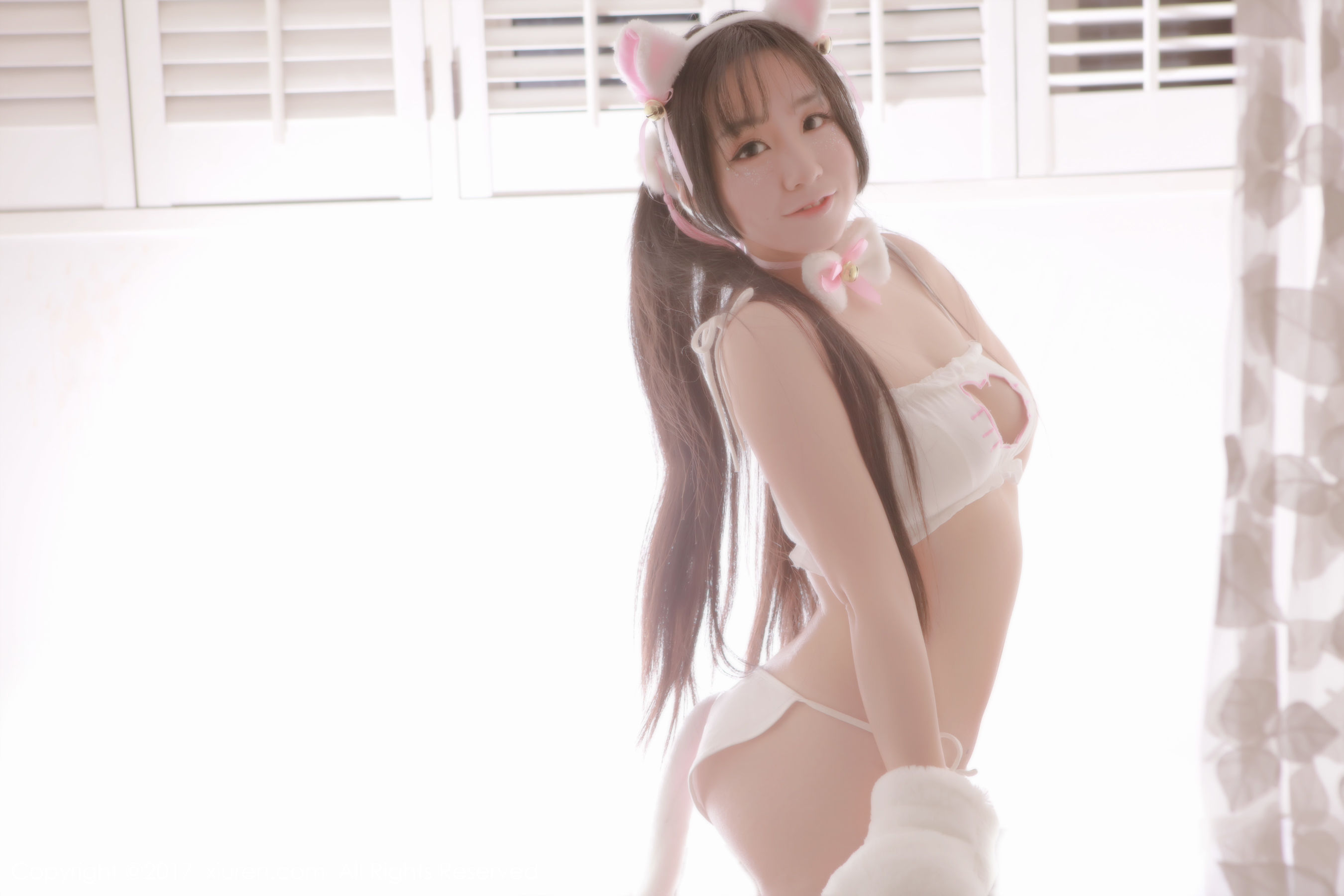  吃白菜的vi菜菜《长着猫耳朵及尾巴的清纯可爱少女》 秀人网XIUREN No.753第11张