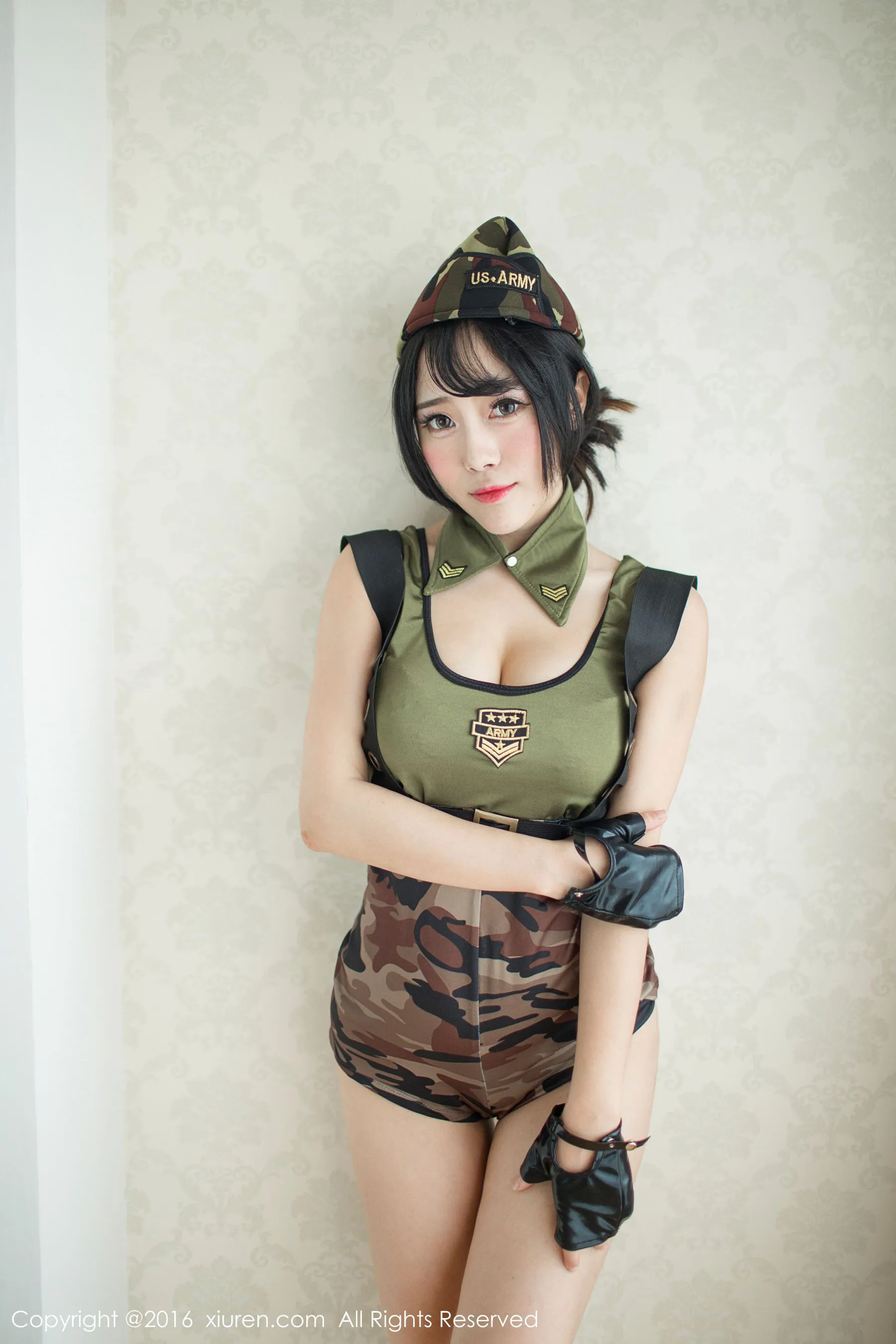  兜豆靓Youlina《迷彩服+浴室系列》 秀人网 No.519第3张
