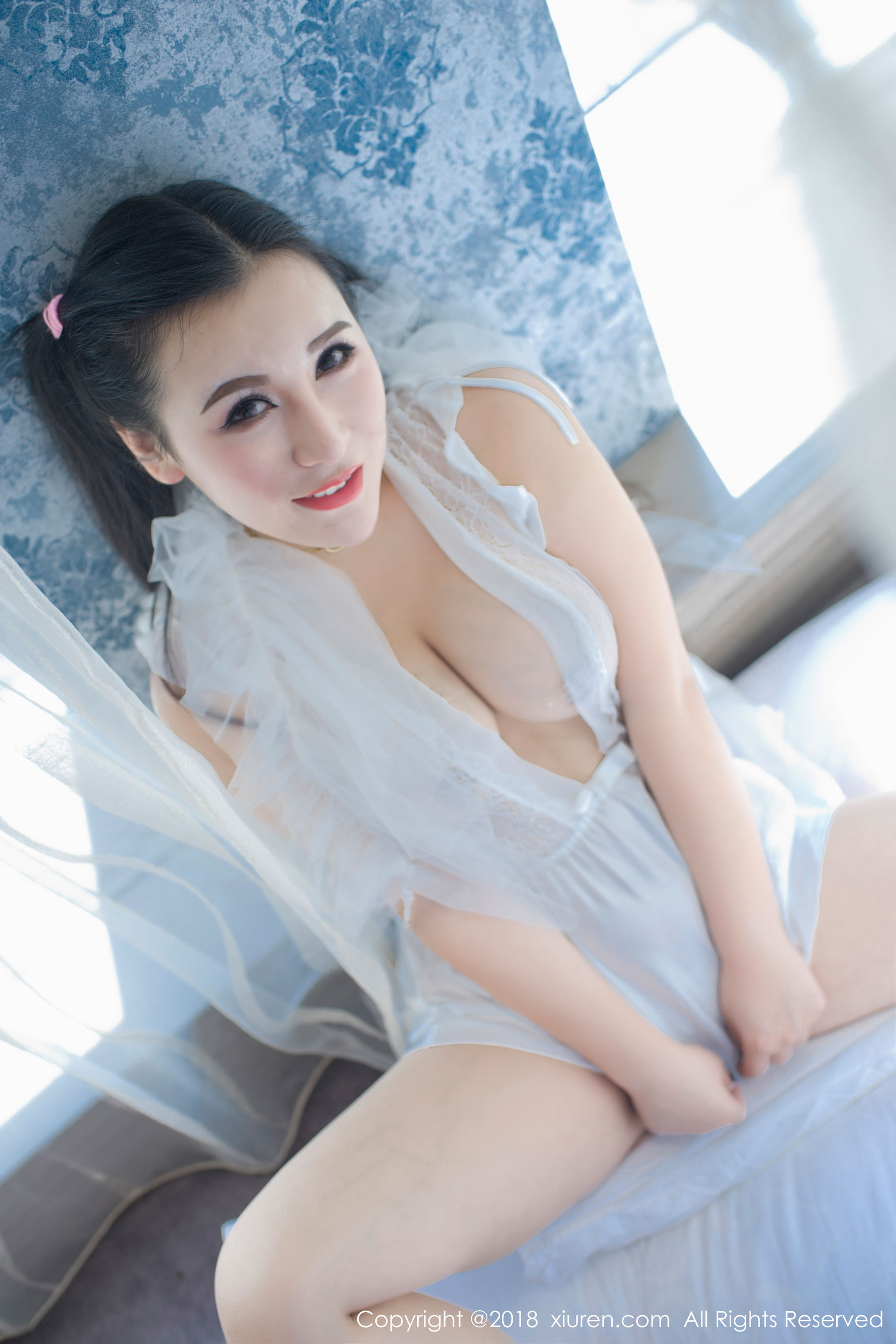  MODEL伊若《蕾丝开胸睡衣和蓝色死库水》 XiuRen 秀人网 No.1034第9张
