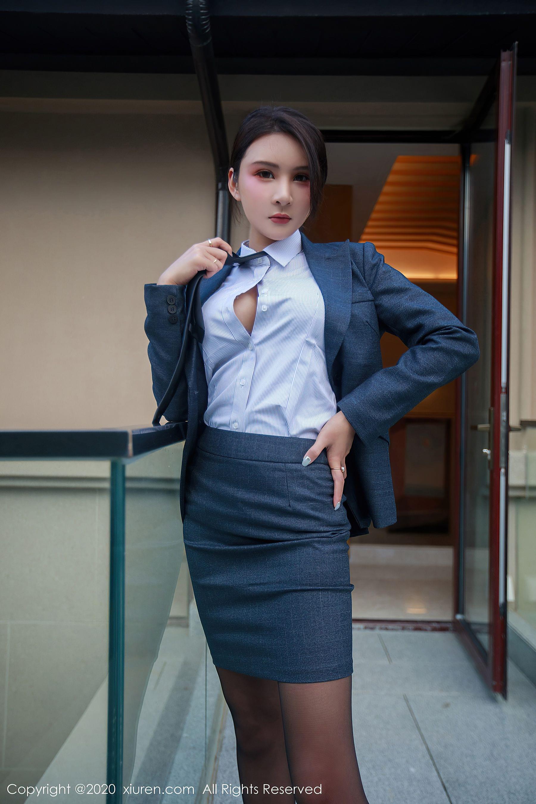  秀人XIUREN No.2309 Emily顾奈奈第2张