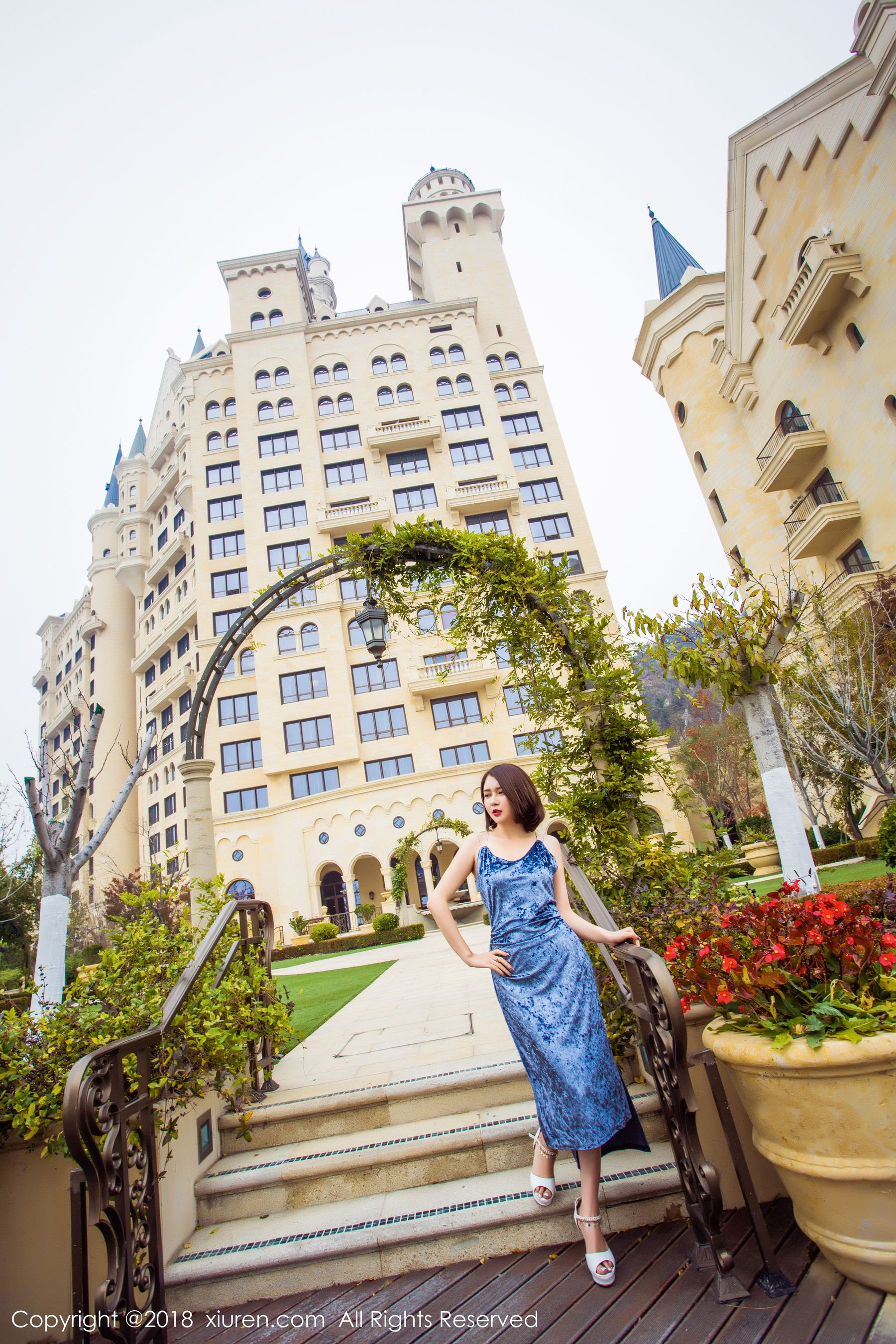  女神@廿十《长裙街拍+内衣+浴袍》 秀人 No.935第7张