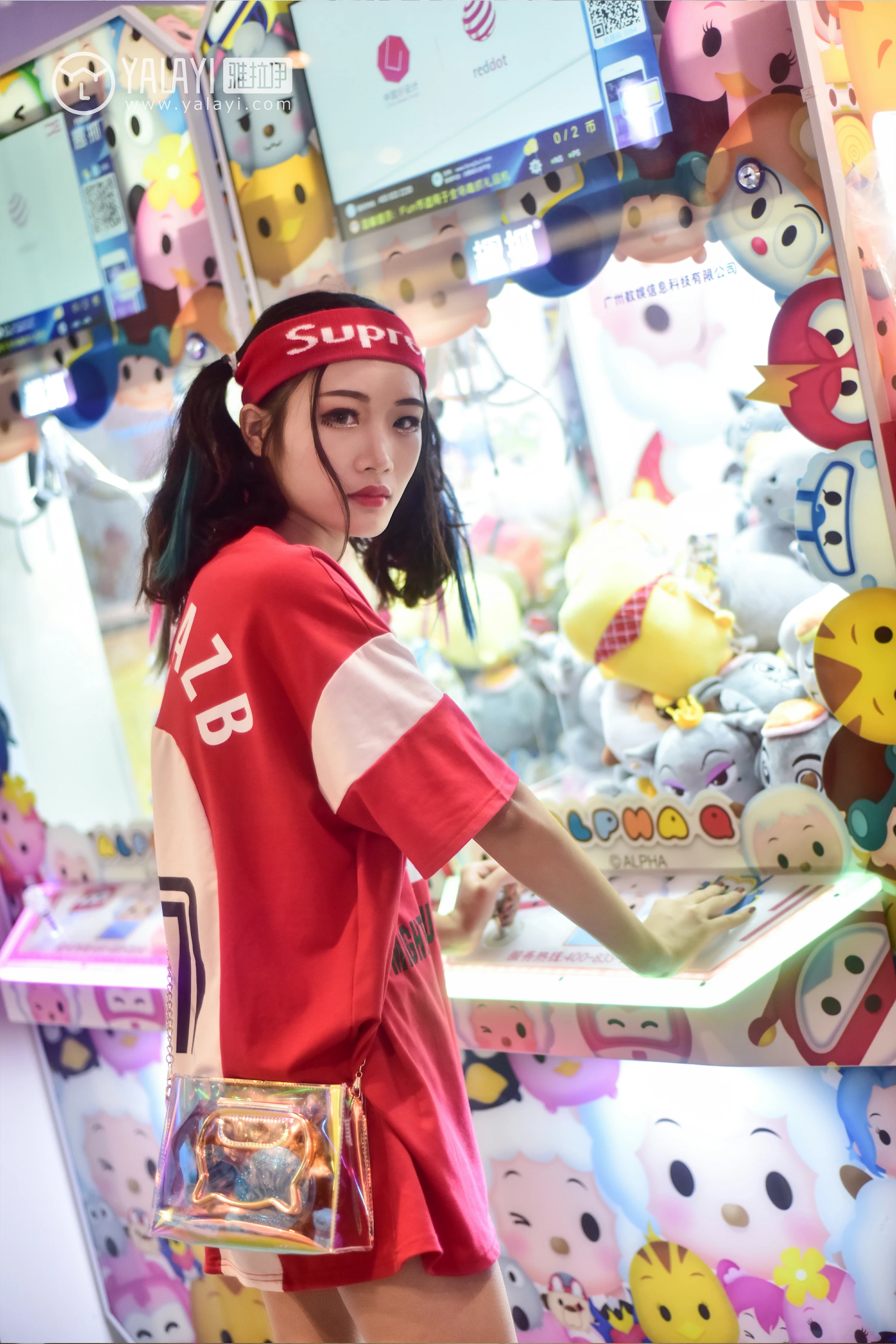 [YALAYI雅拉伊]NO.031 周末时光 兔洱 红色短袖加牛仔热裤性感私房写真集第6张