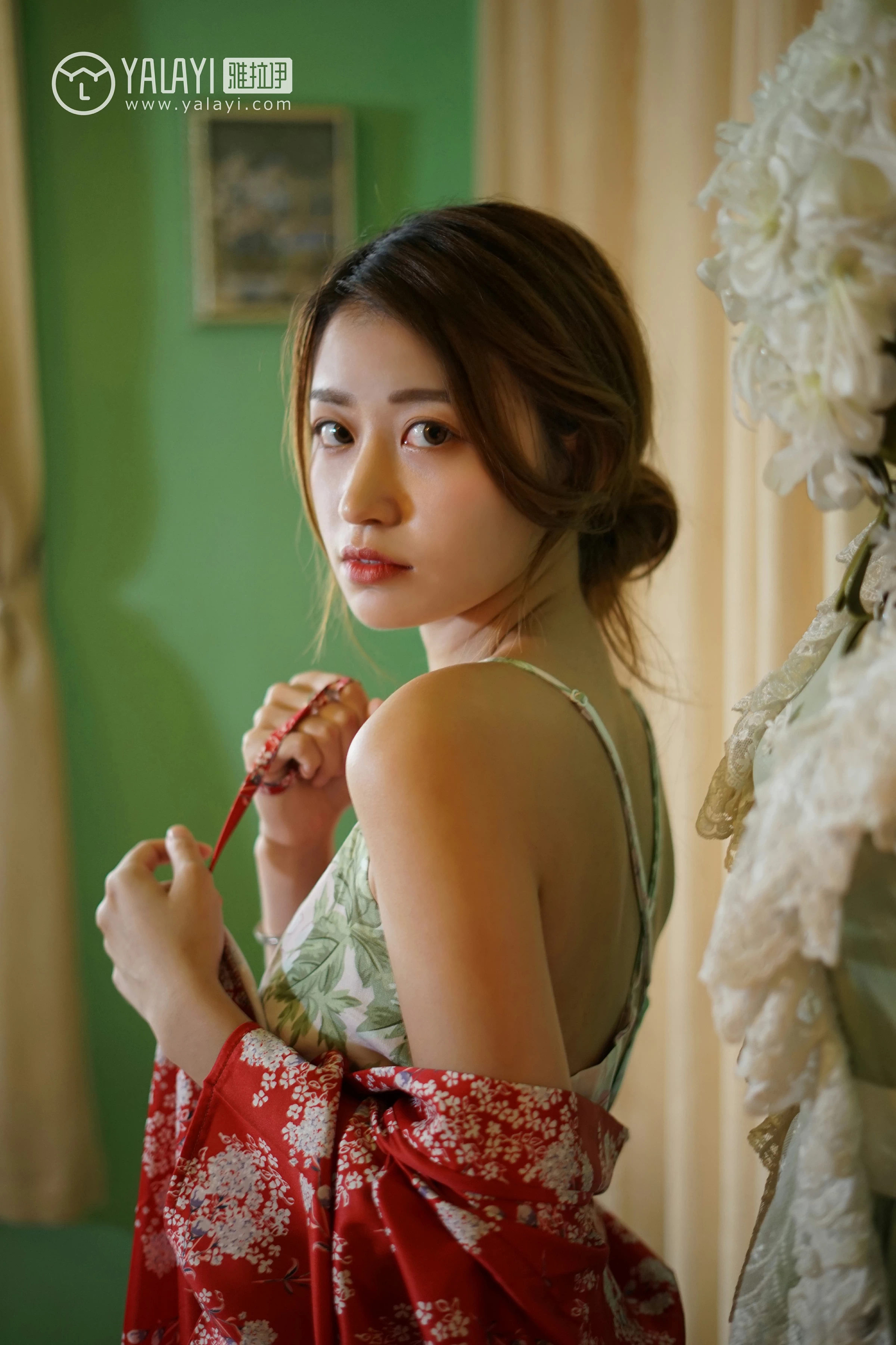 [YALAYI雅拉伊]NO.035 下雨天你在思念谁 饰媛 红色睡衣加粉色吊带连衣裙性感私房写真集第3张
