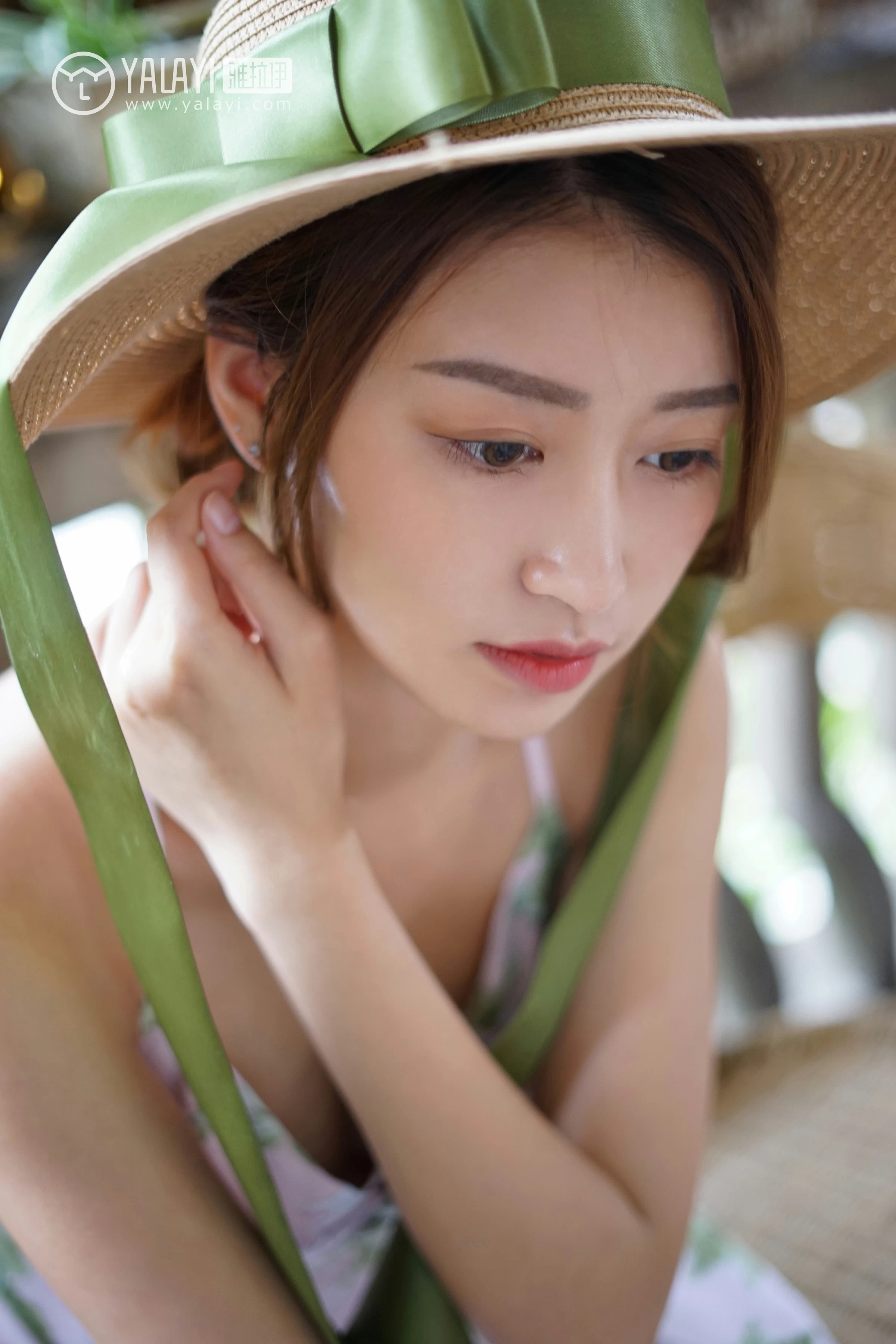 [YALAYI雅拉伊]NO.035 下雨天你在思念谁 饰媛 红色睡衣加粉色吊带连衣裙性感私房写真集第8张