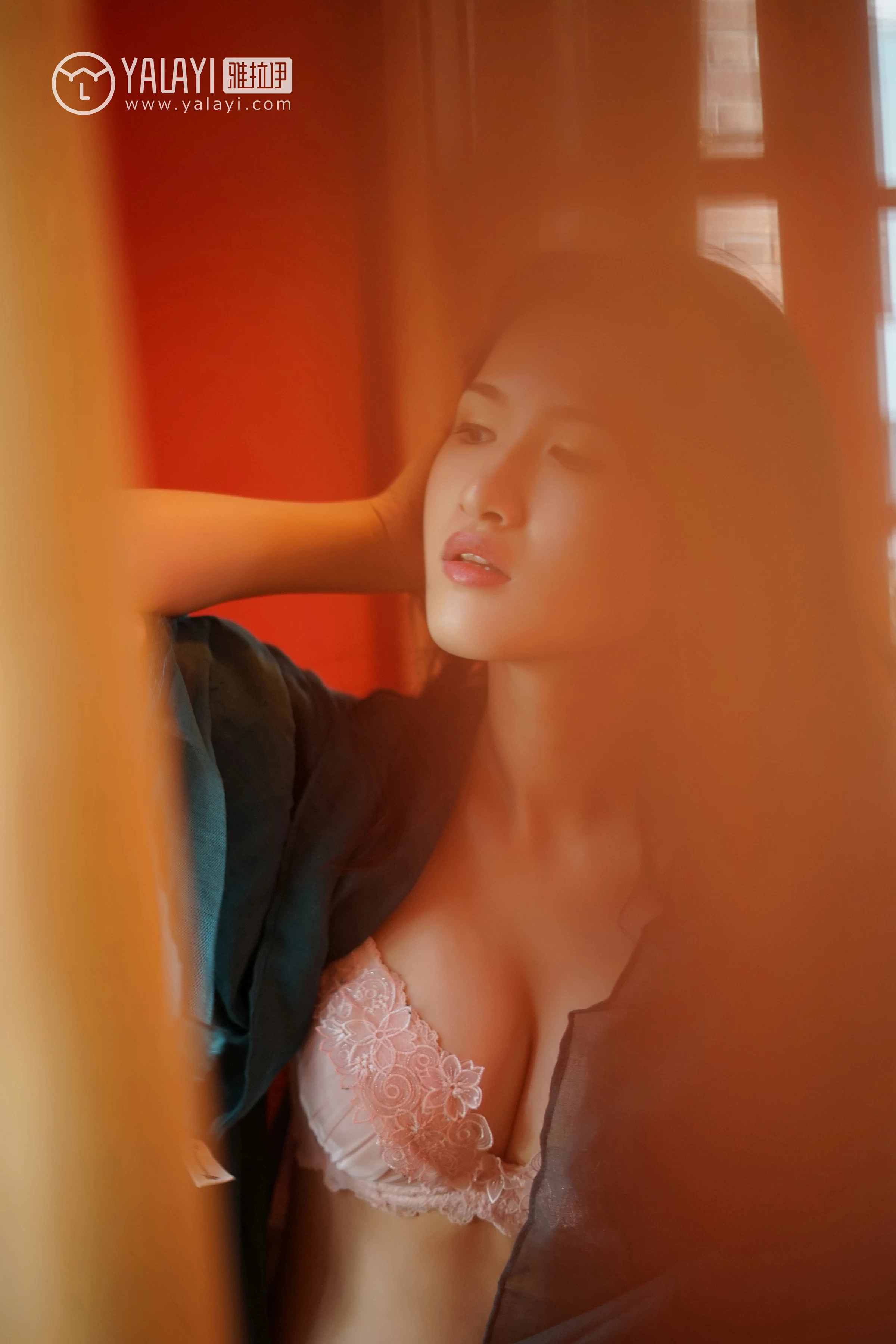 [YALAYI雅拉伊]NO.040 浮光掠影 半梦半醒 塔塔 吊带连衣裙加粉色蕾丝内衣性感私房写真集第11张