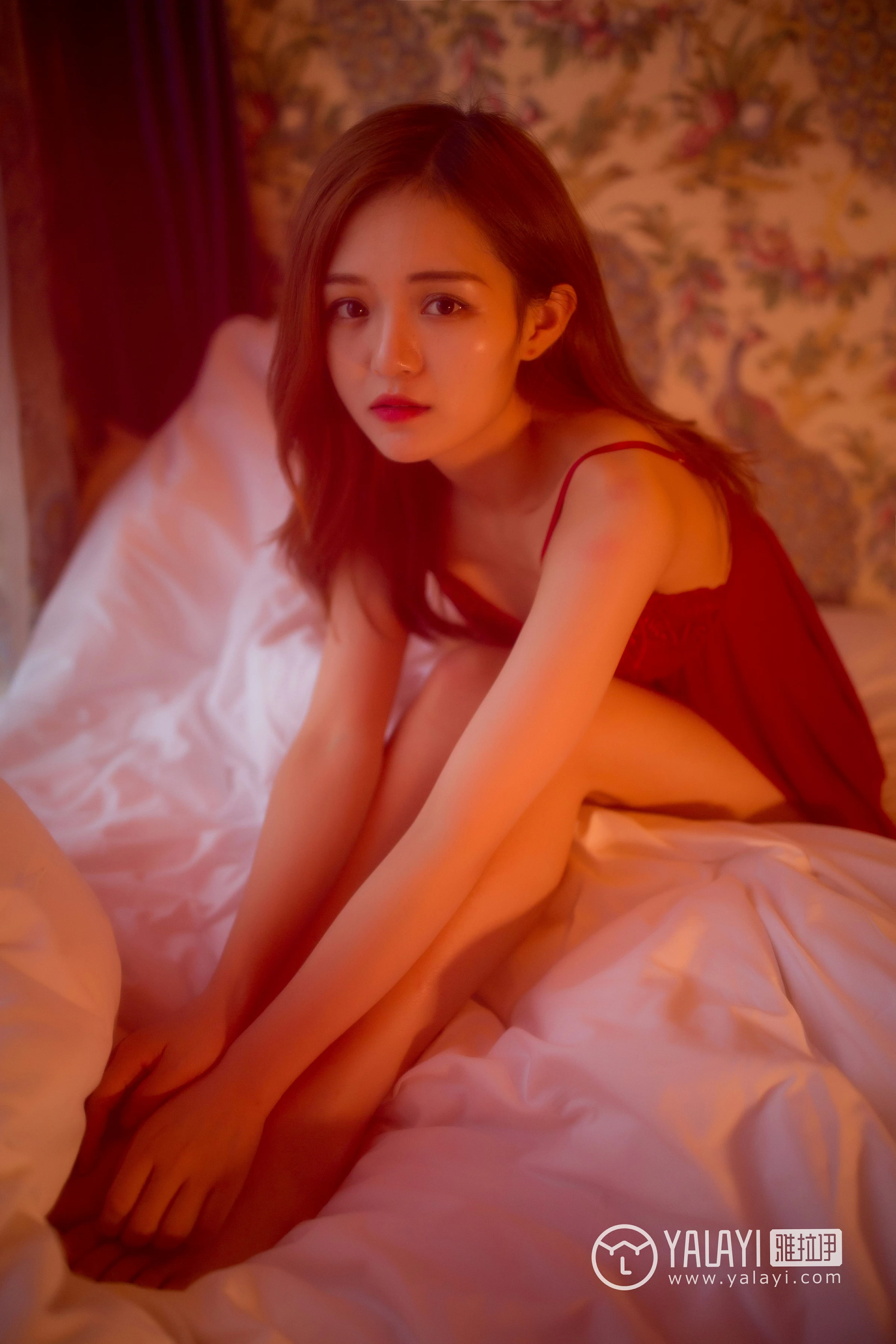 [YALAYI雅拉伊]NO.044 遗落红紗 赵欣怡 红色吊带蕾丝睡衣裙性感私房写真集第12张