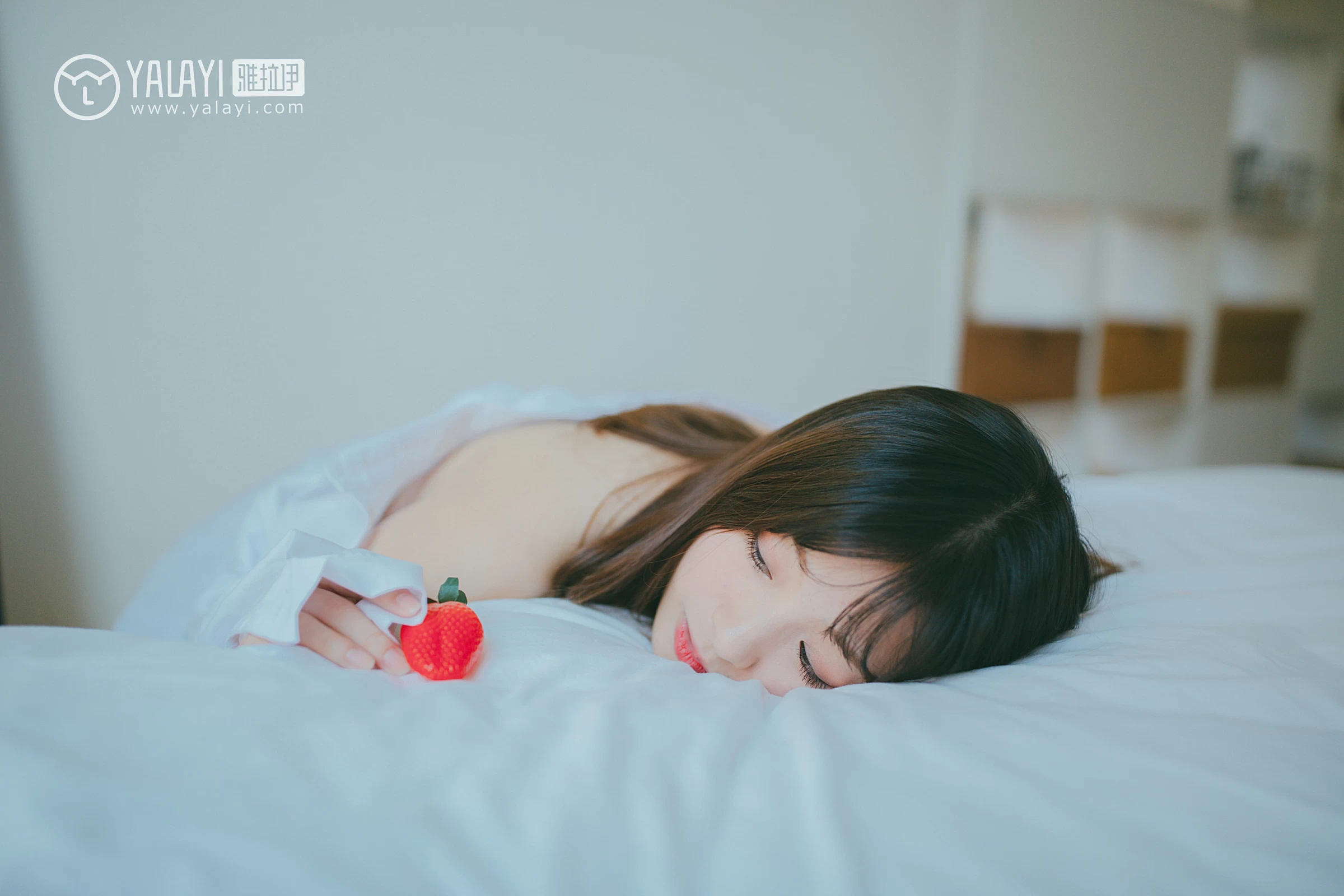 [YALAYI雅拉伊]NO.055 我一定会爱上你 南瓜南瓜 白色透视衬衫加红色情趣内衣性感私房写真集第17张