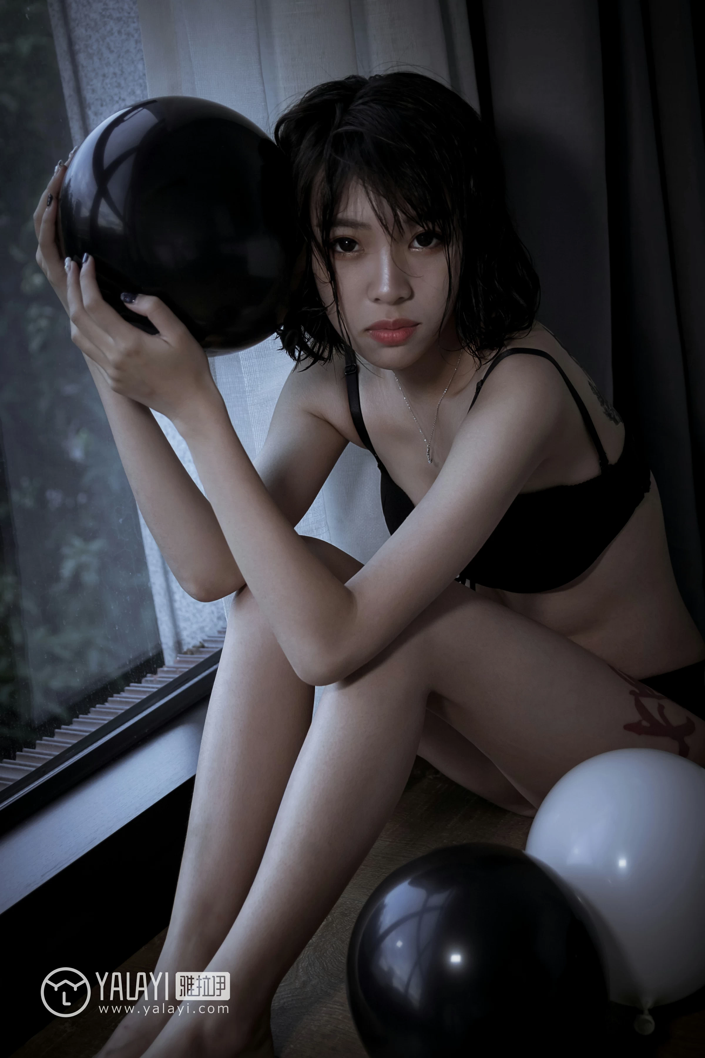 [YALAYI雅拉伊]NO.058 幻象气球 小杨 黑色性感内衣私房写真集第11张