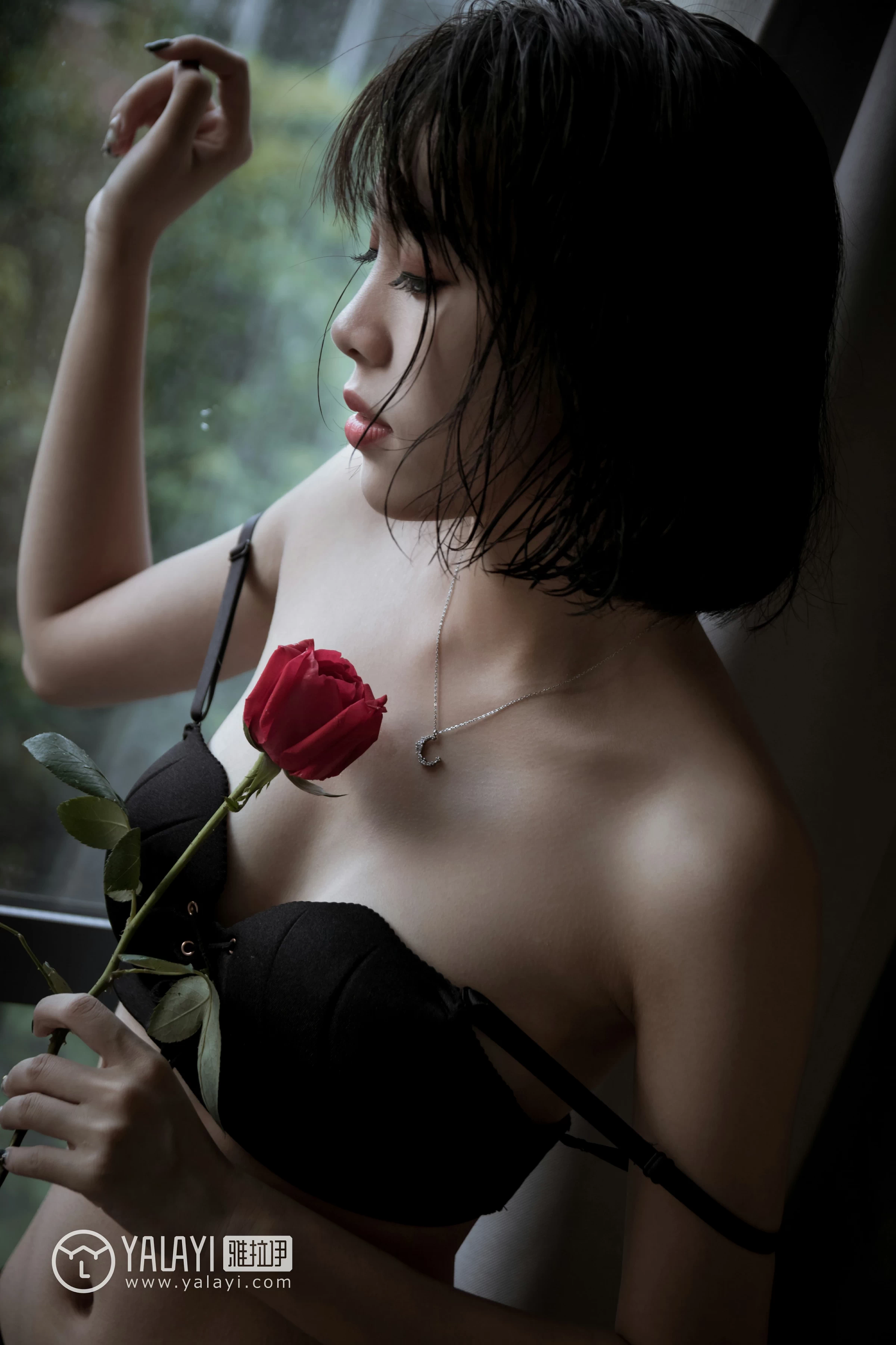 [YALAYI雅拉伊]NO.058 幻象气球 小杨 黑色性感内衣私房写真集第4张