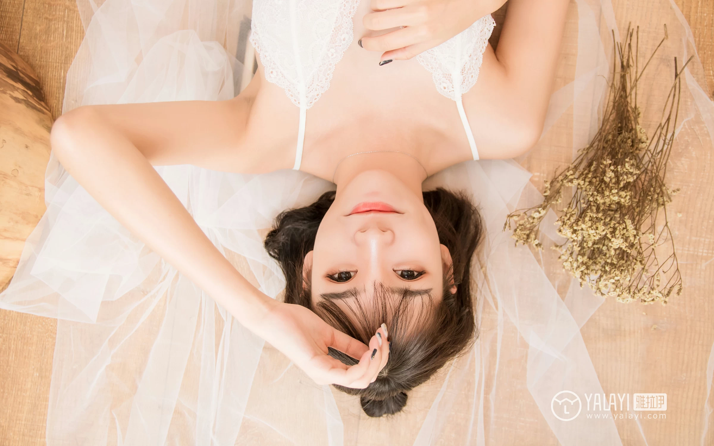 [YALAYI雅拉伊]NO.063 早晨 小杨 白色透视蕾丝连衣裙性感私房写真集第6张
