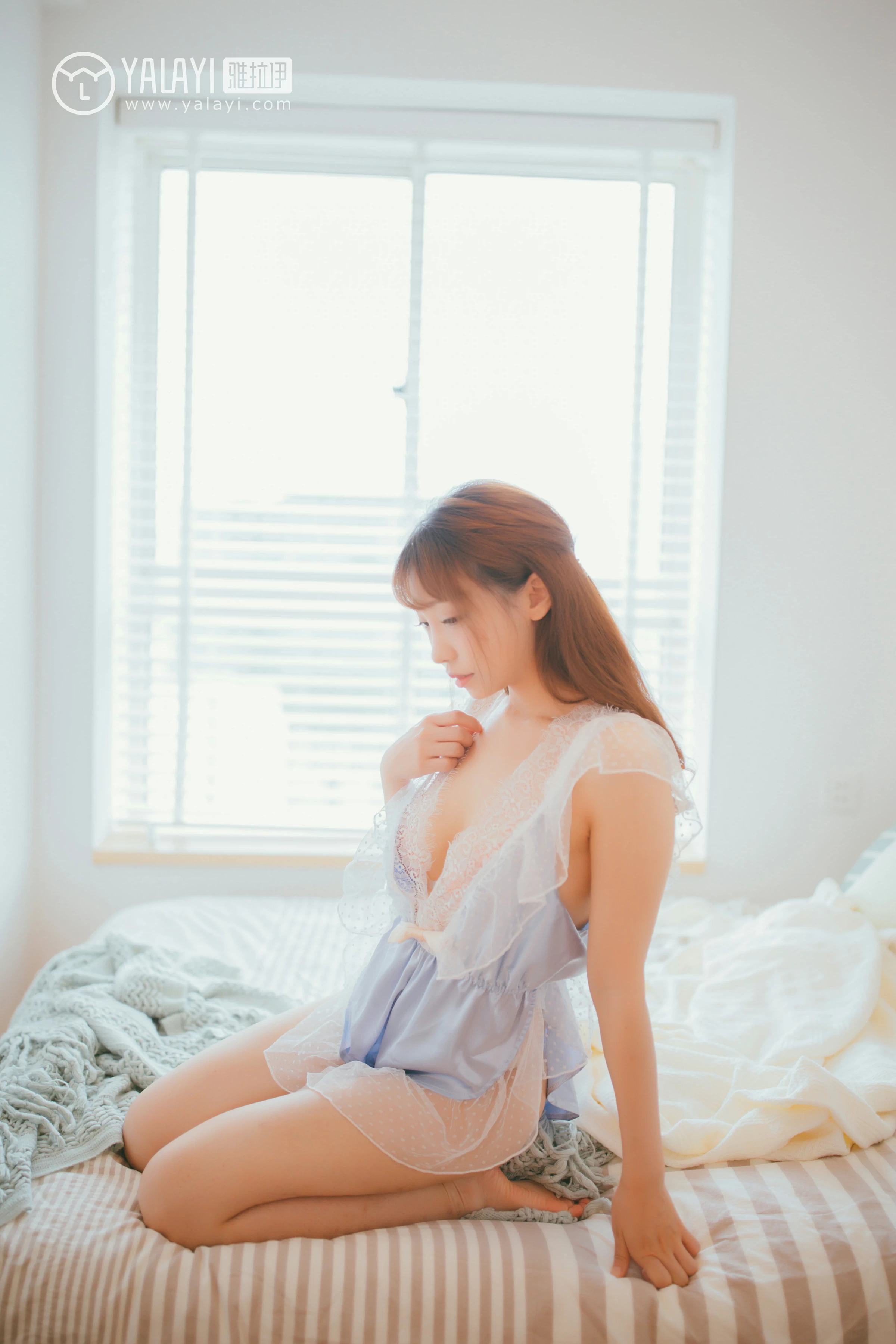 [YALAYI雅拉伊]NO.064 凝望 水花儿 透视情趣内衣与淡蓝色蕾丝睡衣性感私房写真集第12张
