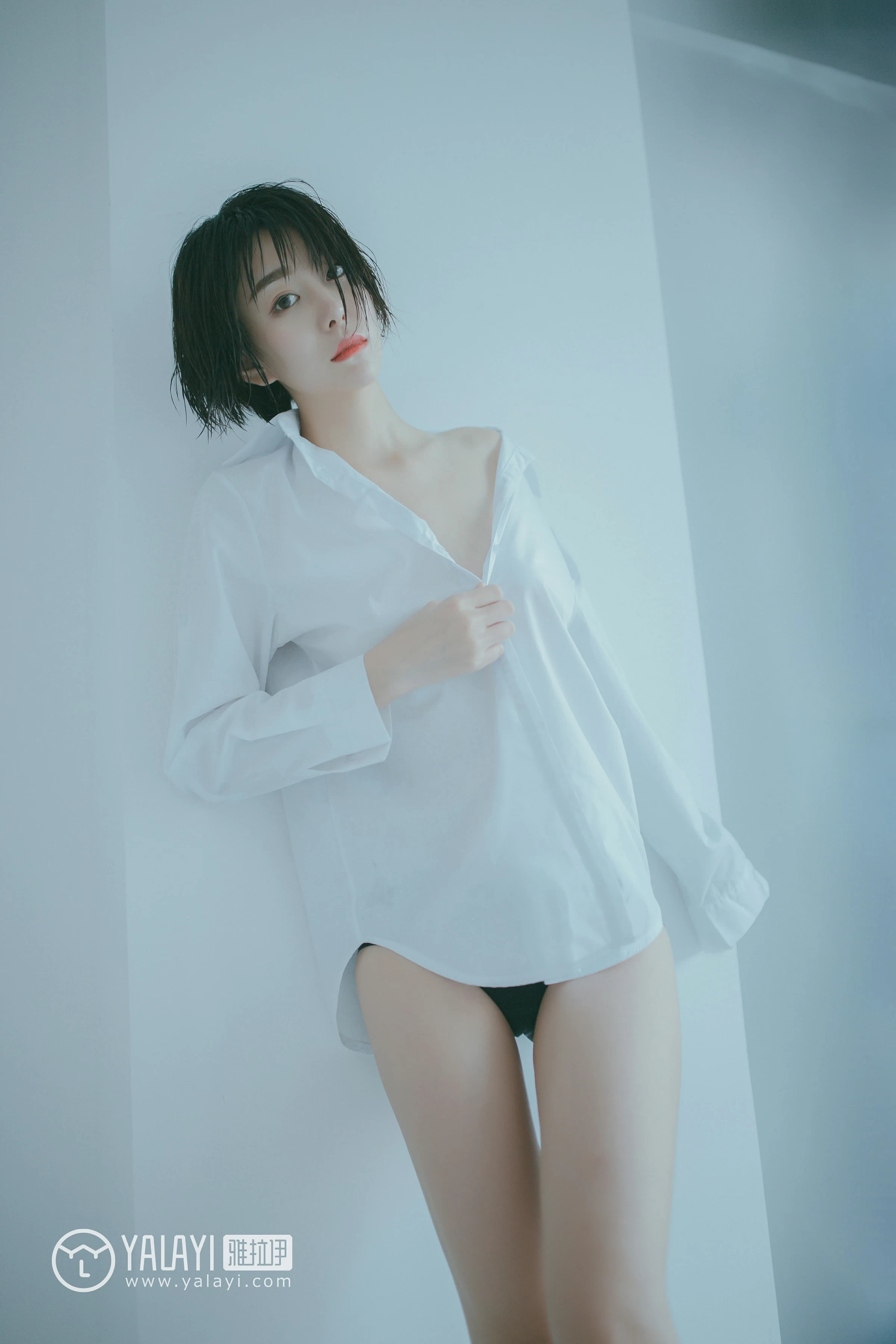 [YALAYI雅拉伊]NO.077 美丽如你 静静 白色衬衫与半裸性感玉体私房写真集第11张
