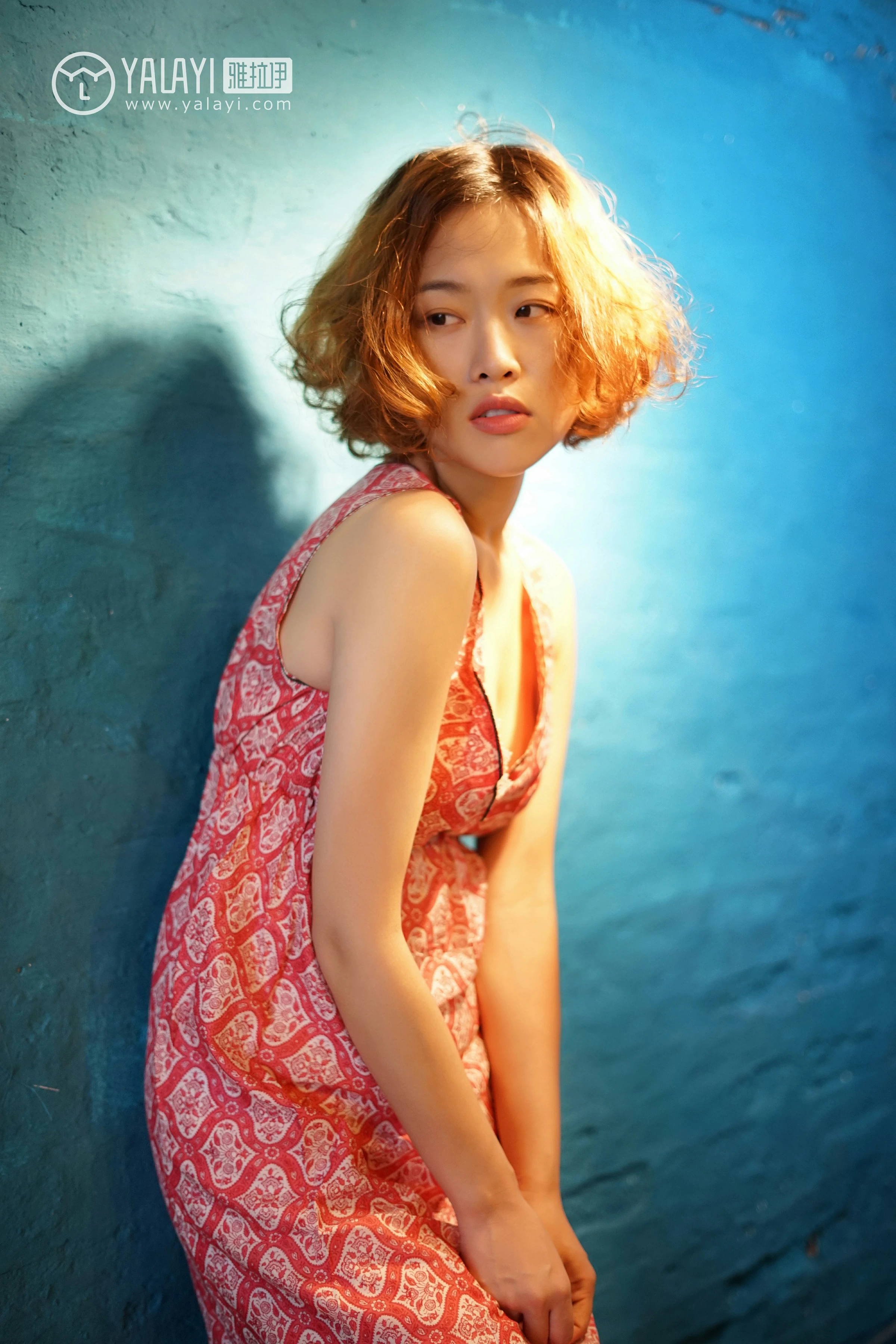 [YALAYI雅拉伊]NO.080 你是大海 泡芙 红色连衣裙加白色蕾丝内衣性感私房写真集第2张