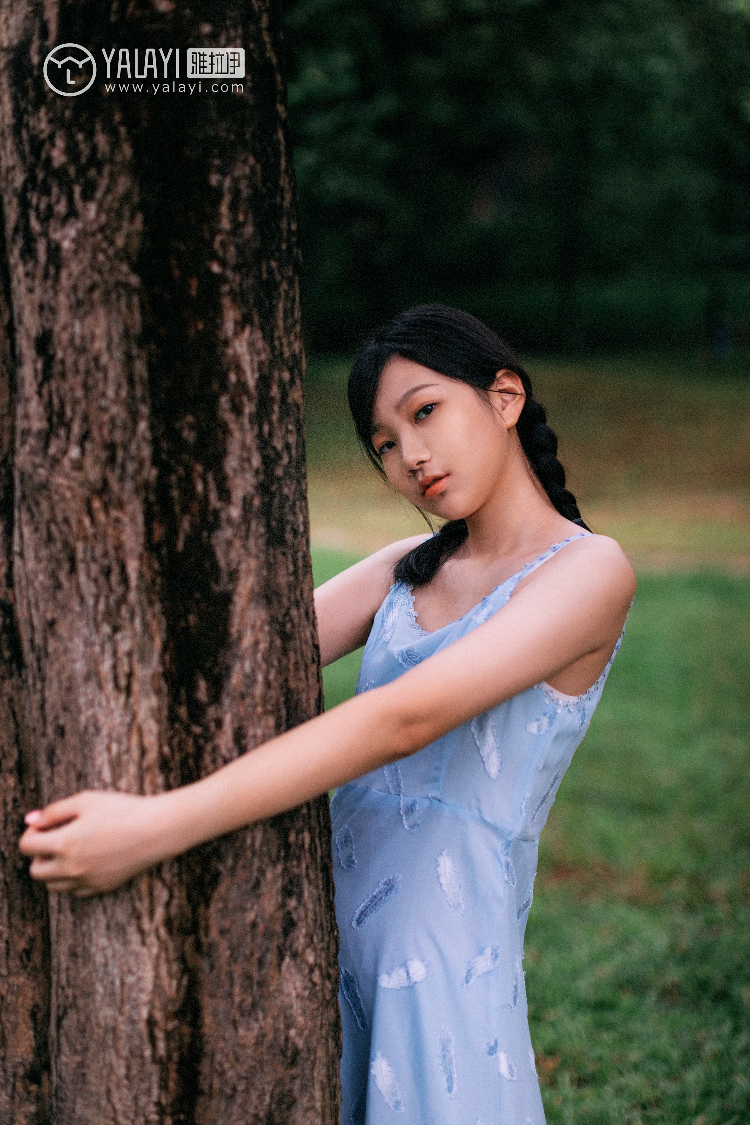 [YALAYI雅拉伊]NO.082 绿喜青花 Doubleyu 淡蓝色吊带连衣裙清纯可爱私房写真集第12张