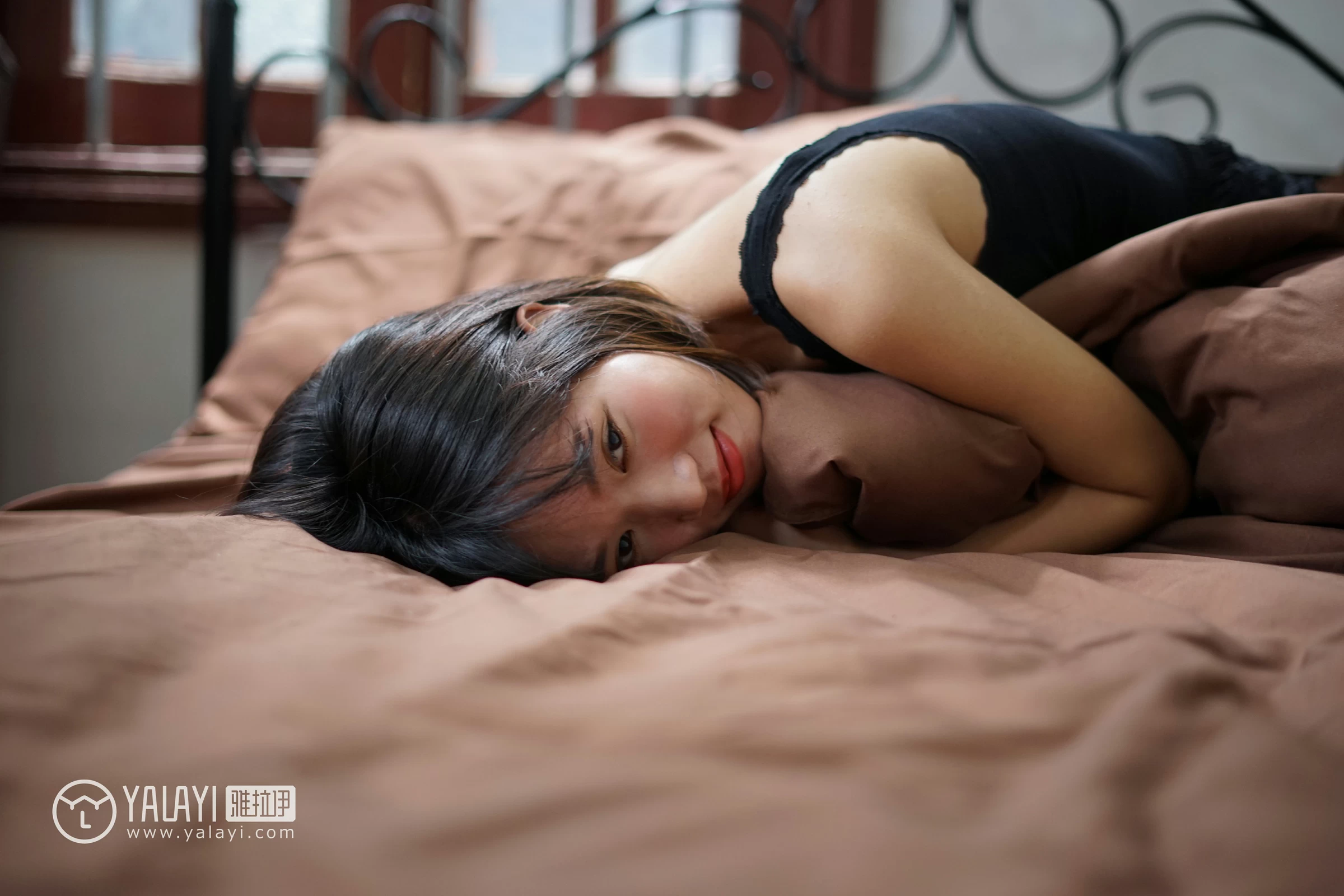 [YALAYI雅拉伊]NO.084 淤青 公主小兔子 黑色透视上衣加蕾丝镂空短裤性感私房写真集第15张