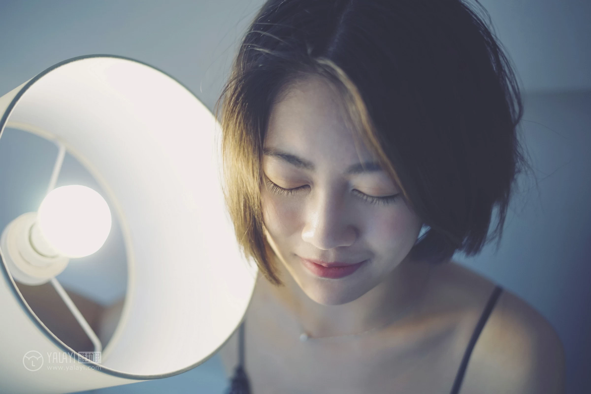 [YALAYI雅拉伊]NO.087 灯暖衣轻 肖萧 白色短袖加黑色透视蕾丝内衣性感私房写真集第8张