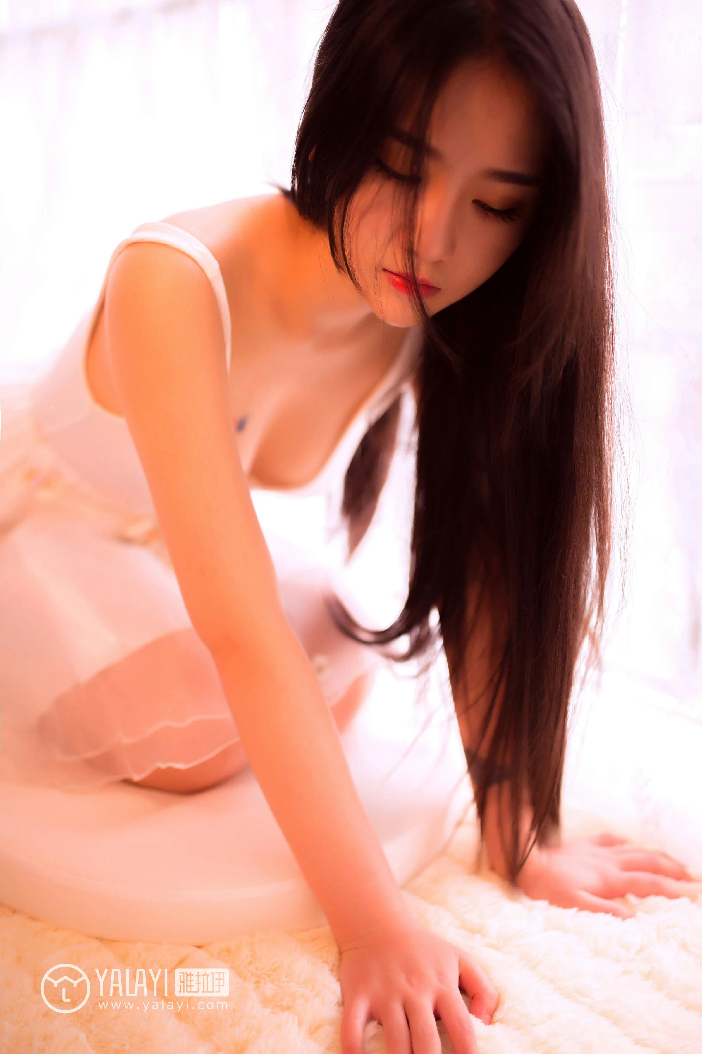 [YALAYI雅拉伊]NO.089 同一个童话 刘小美 白色吊带芭蕾舞裙性感私房写真集第7张
