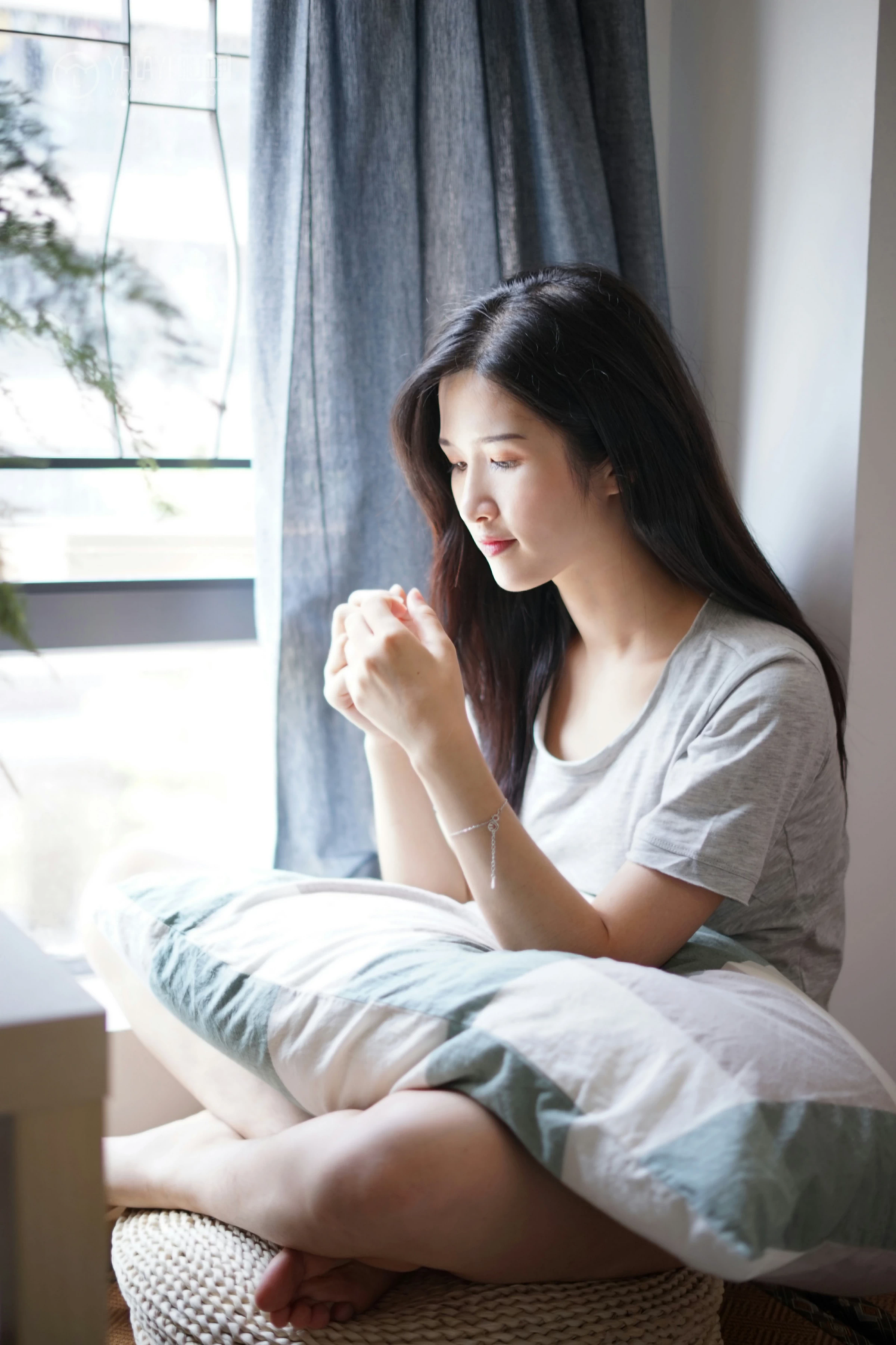 [YALAYI雅拉伊]NO.096 灰色渐白 塔塔 灰色短袖加灰色内衣性感私房写真集第2张