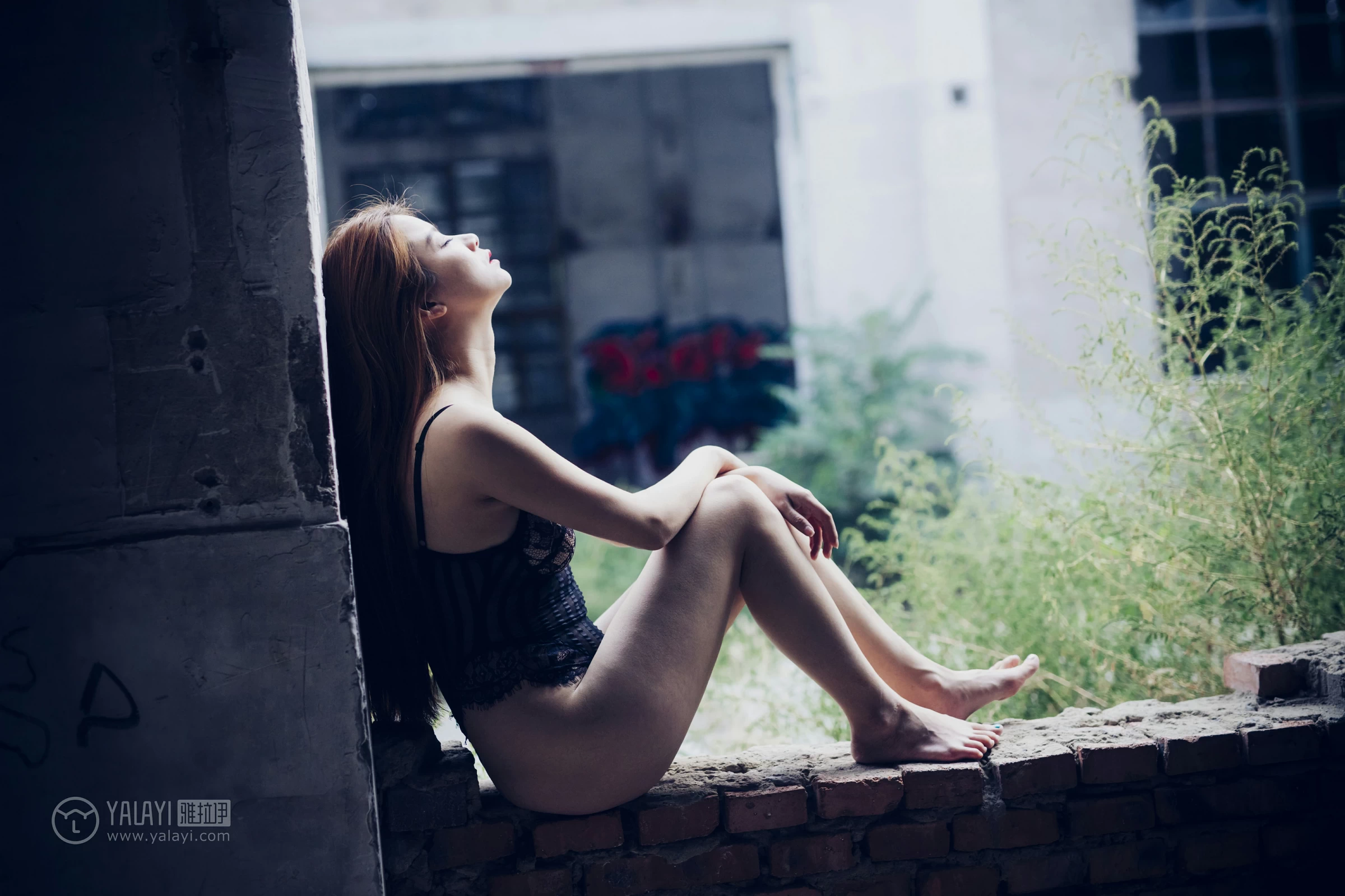 [YALAYI雅拉伊]NO.118 废墟之光 宁小祥 黑色透视连体蕾丝内衣性感私房写真集第9张