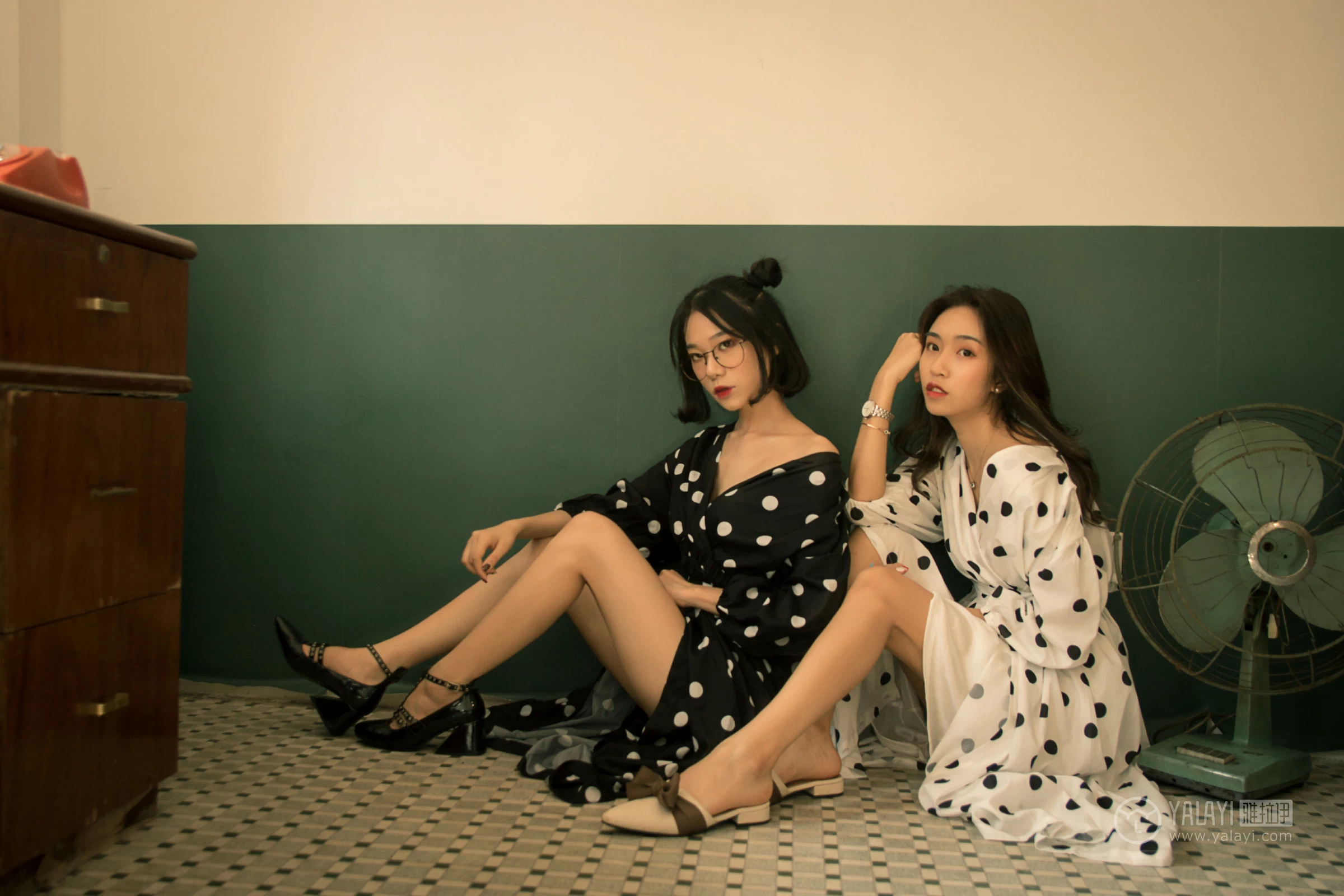[YALAYI雅拉伊]NO.114 双面伊人 琳琳 琛琛 居家睡衣性感私房写真集第6张