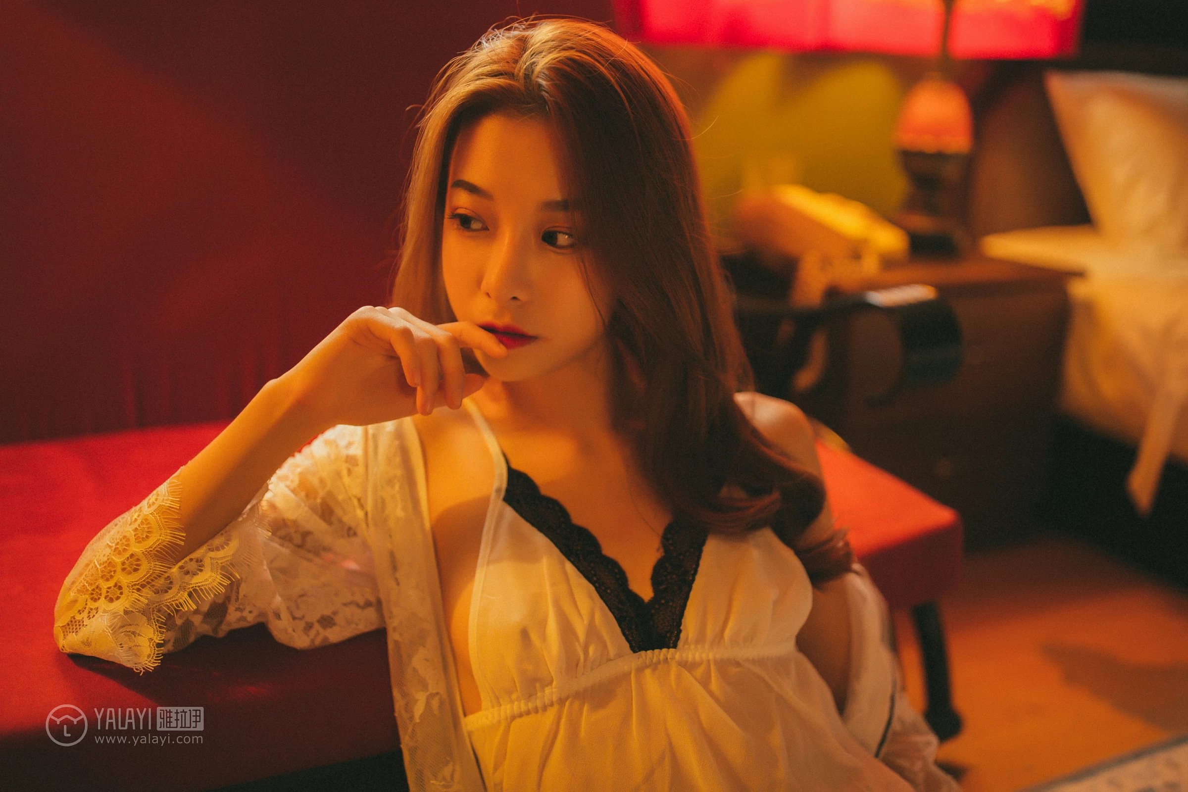[YALAYI雅拉伊]NO.116 我在等你 倩微微 透视镂空睡衣加白色蕾丝情趣内衣性感私房写真集第6张