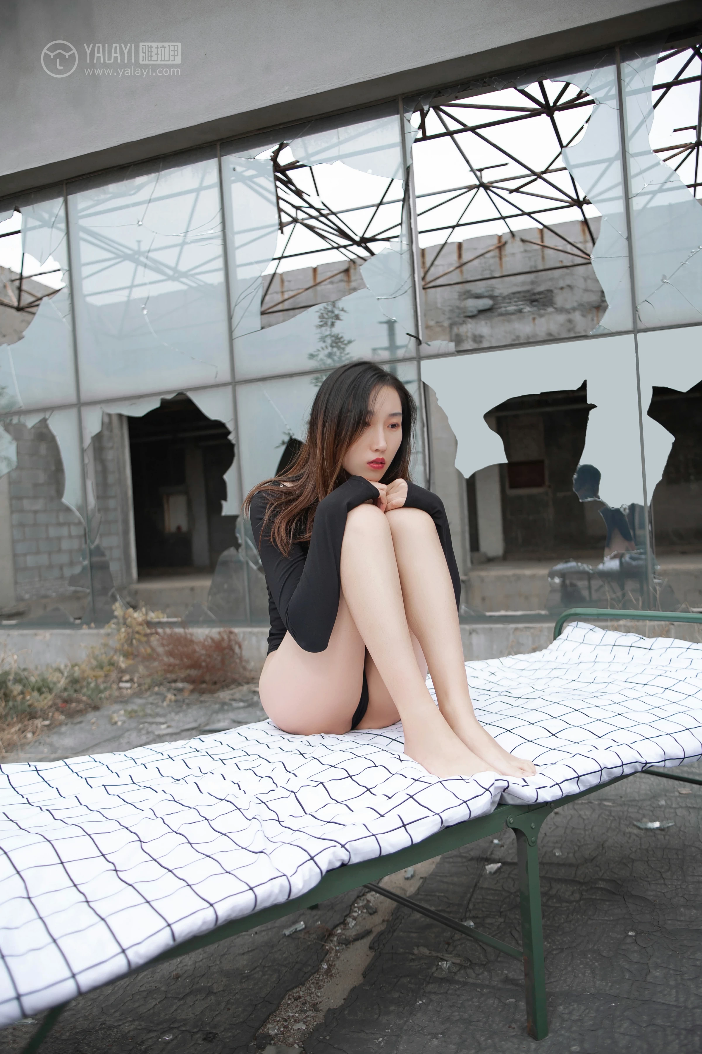 [YALAYI雅拉伊]NO.122 黑色禁地 熏儿 黑色紧身连体衣性感私房写真集第11张