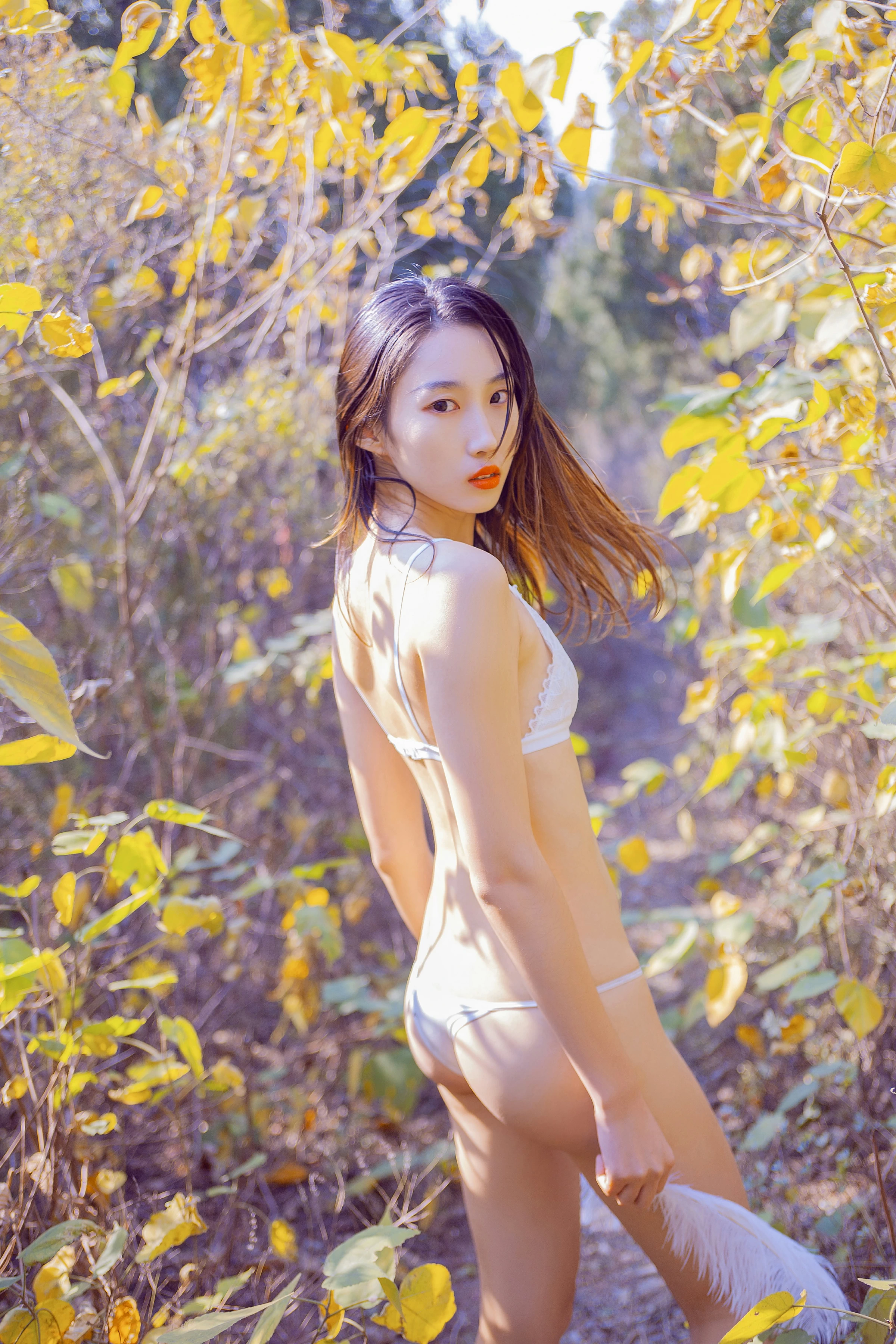 [YALAYI雅拉伊]NO.133 深山原野 熏儿 白色蕾丝内衣性感私房写真集第4张