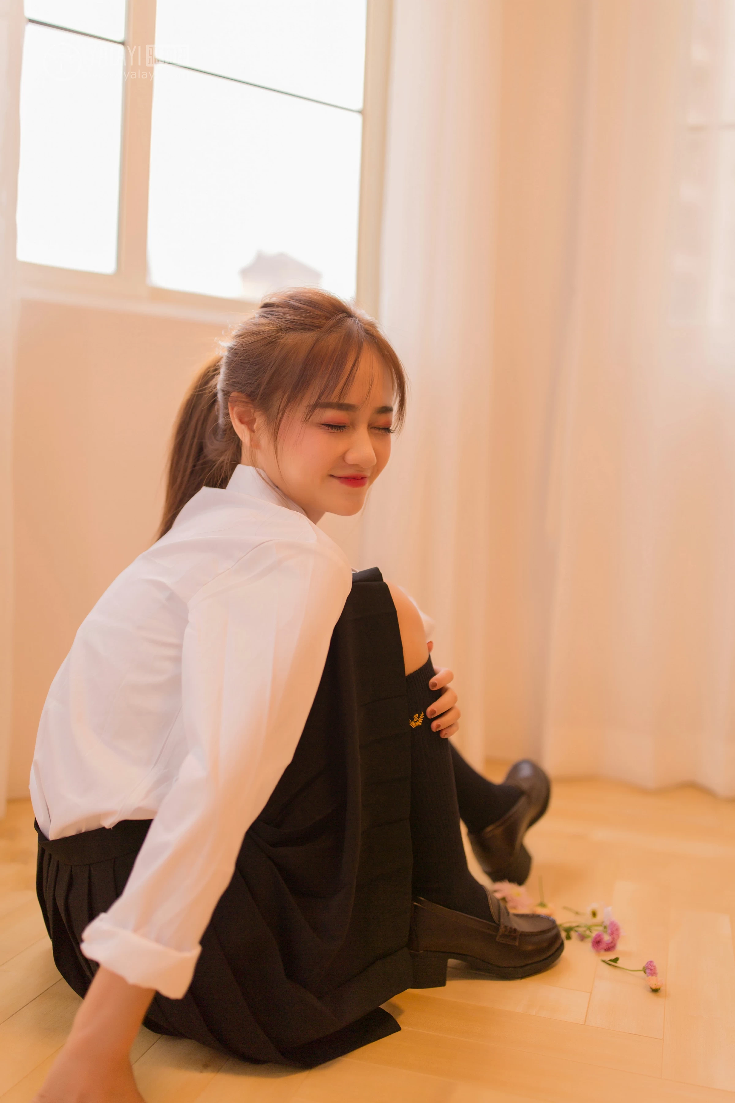 [YALAYI雅拉伊]NO.138 粉黛少女 李诗雨 高中女生制服与短裙加白色内衣性感私房写真集第7张