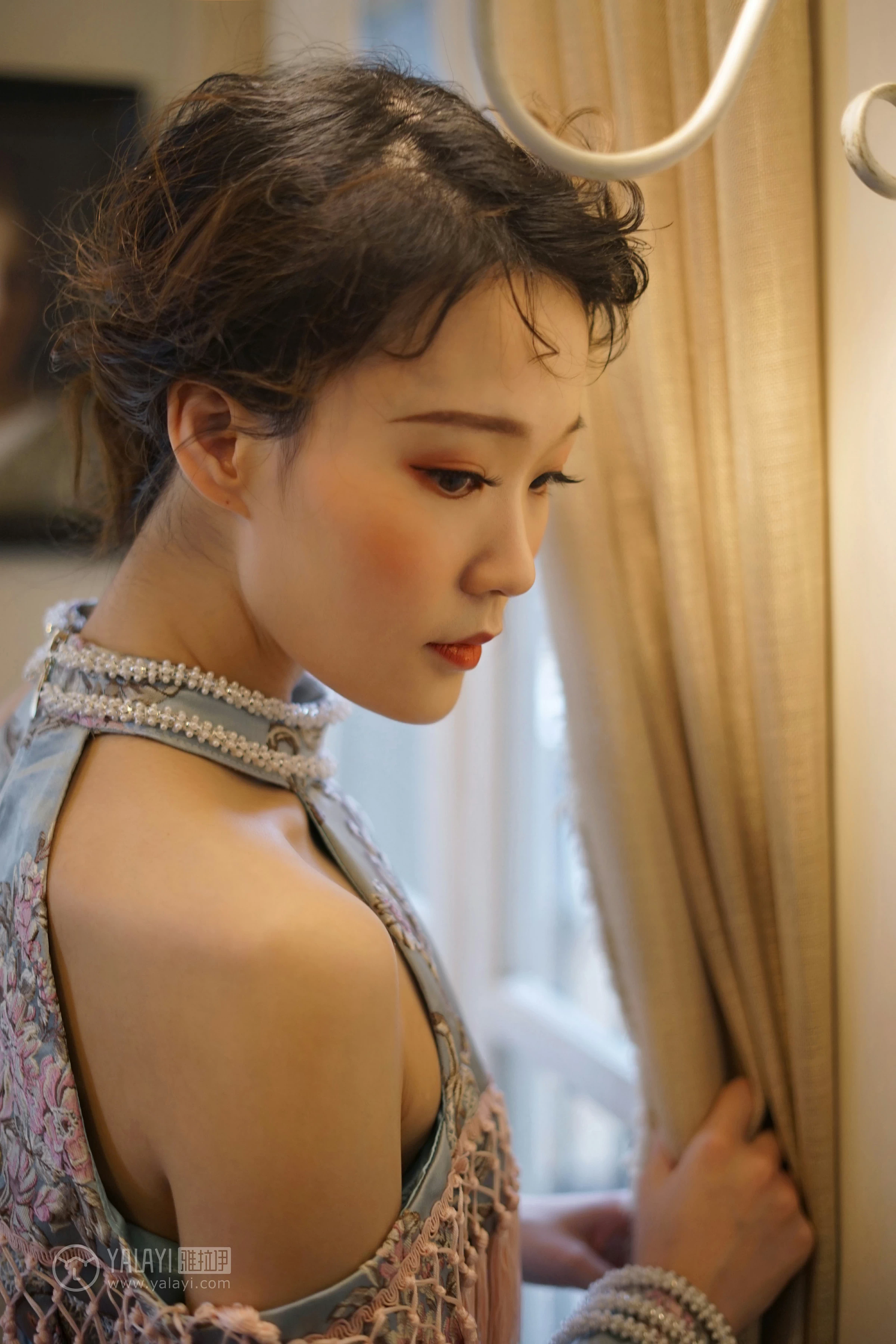 [YALAYI雅拉伊]NO.155 等2 奥莉 吊脖连衣裙 优雅端庄私房写真集第8张