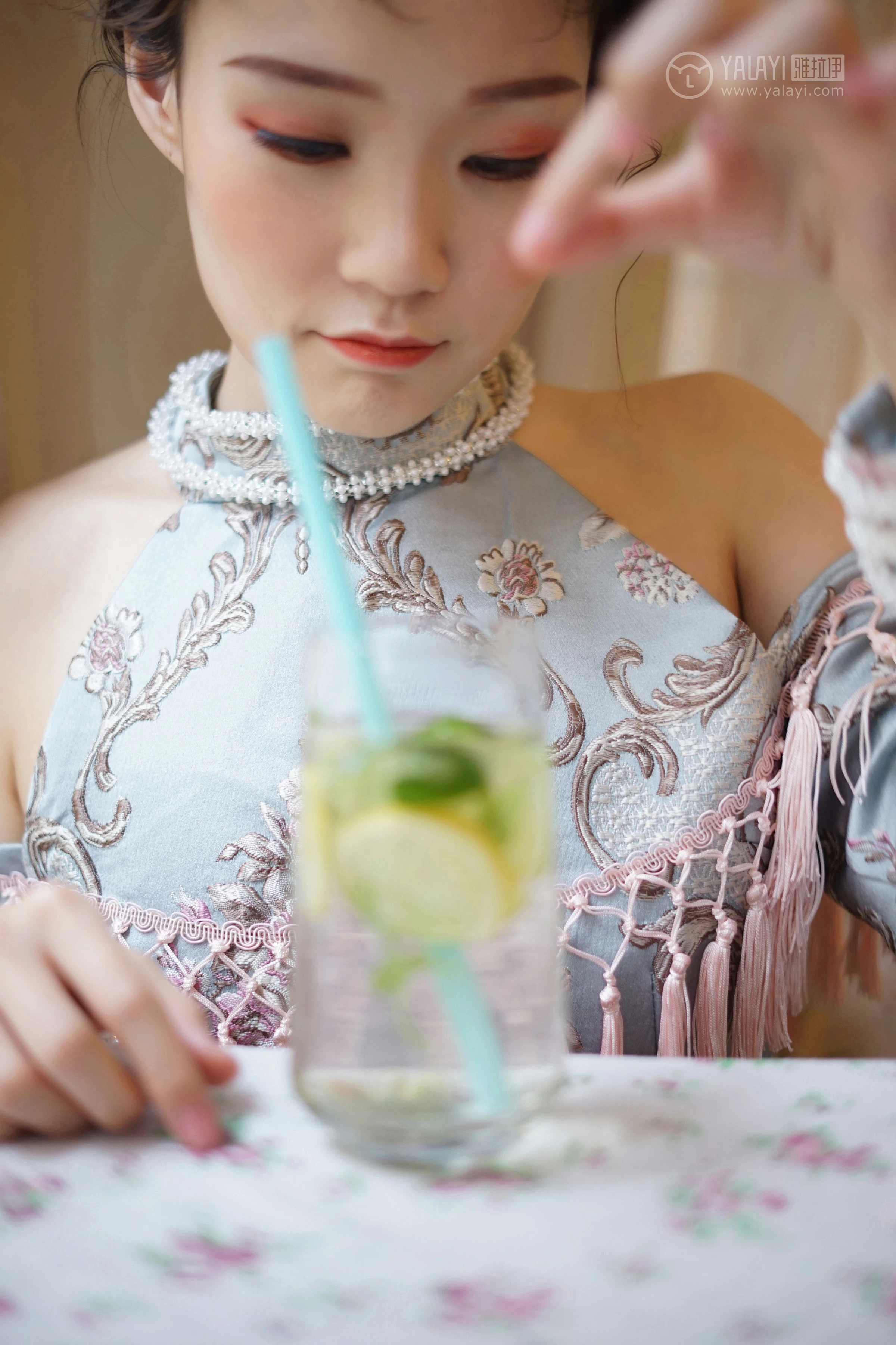 [YALAYI雅拉伊]NO.155 等2 奥莉 吊脖连衣裙 优雅端庄私房写真集第9张