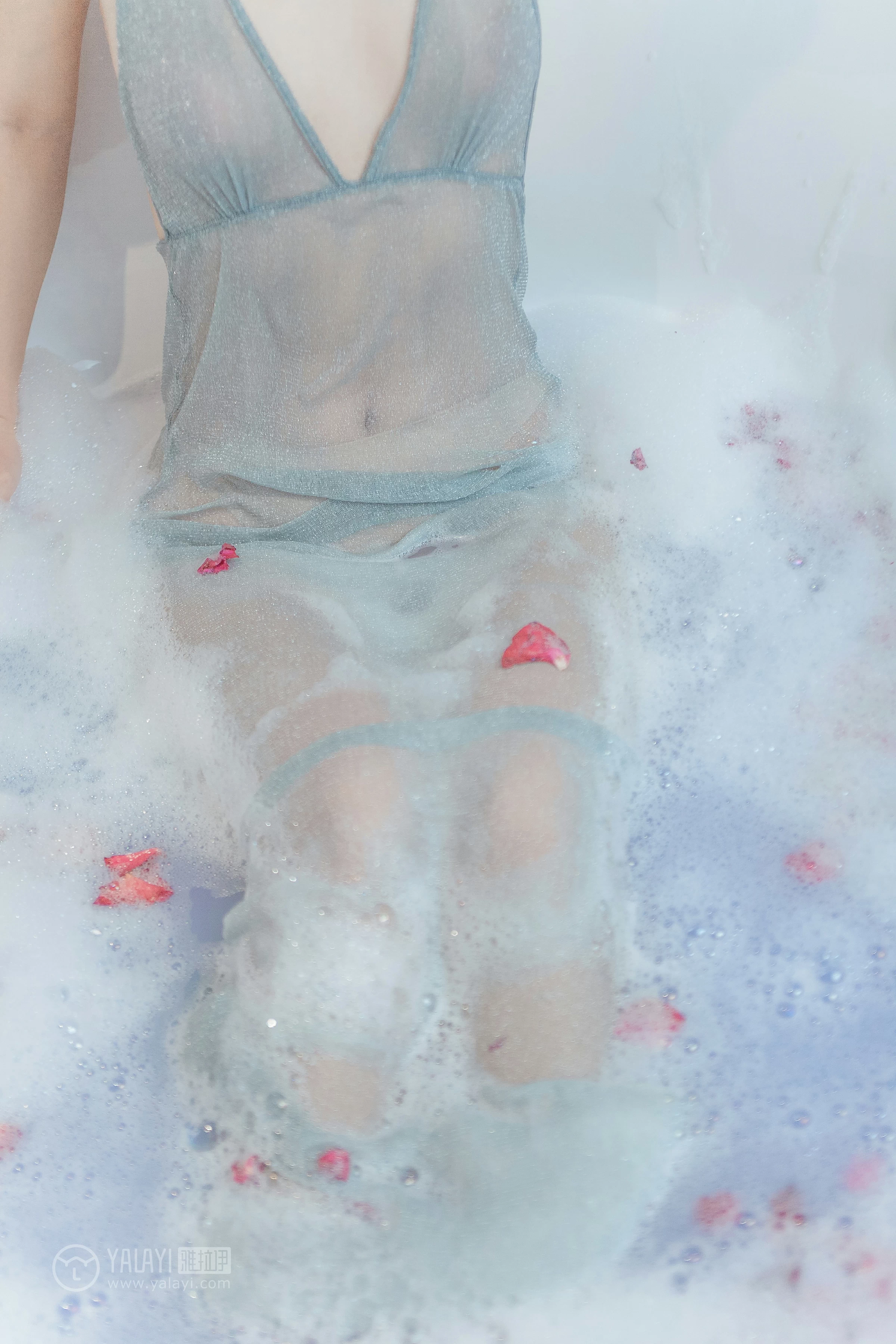 [YALAYI雅拉伊]NO.144 浴湿不挂 嫣然 吊带透视情趣连衣裙性感私房写真集第12张