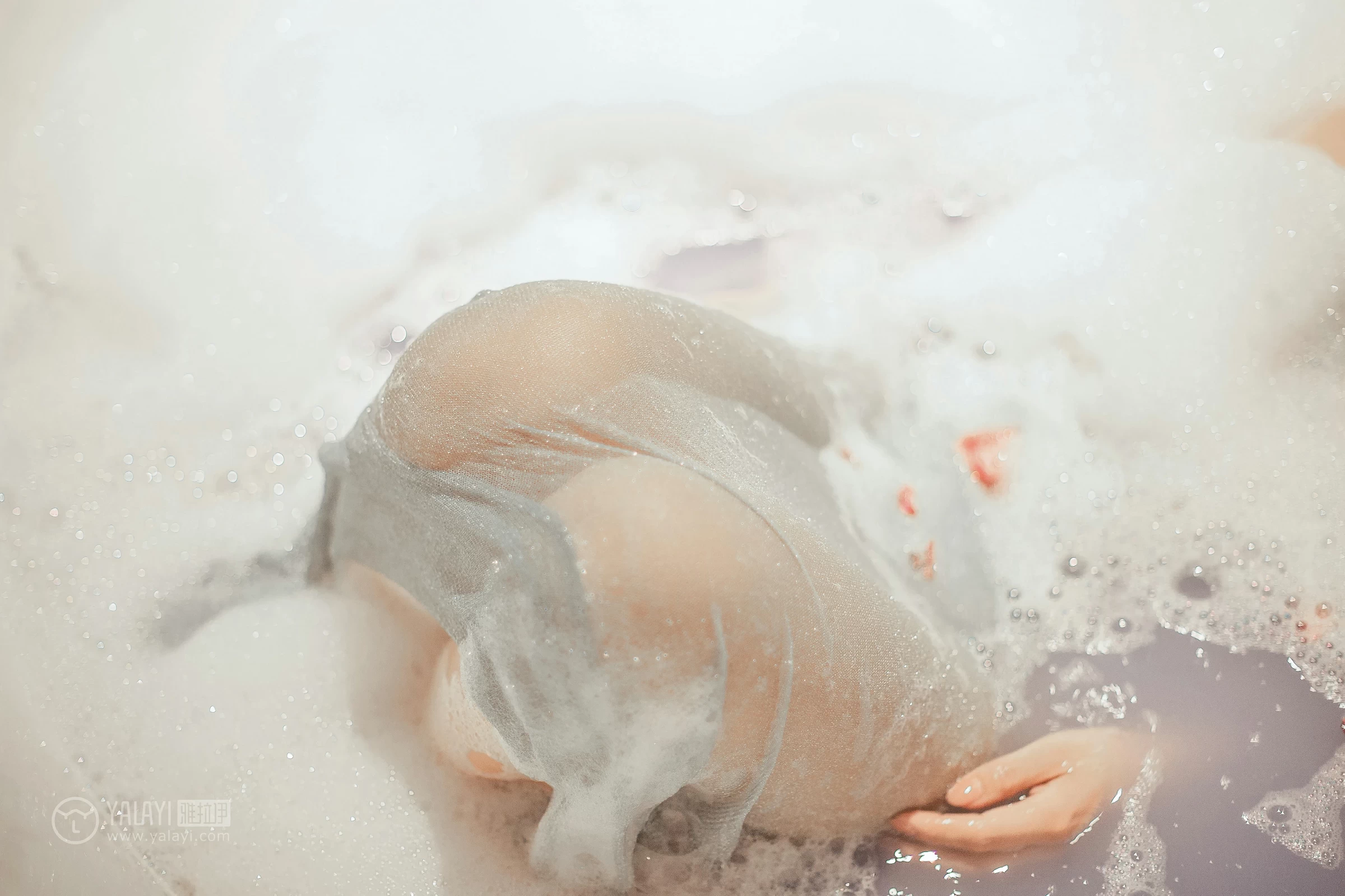 [YALAYI雅拉伊]NO.144 浴湿不挂 嫣然 吊带透视情趣连衣裙性感私房写真集第12张