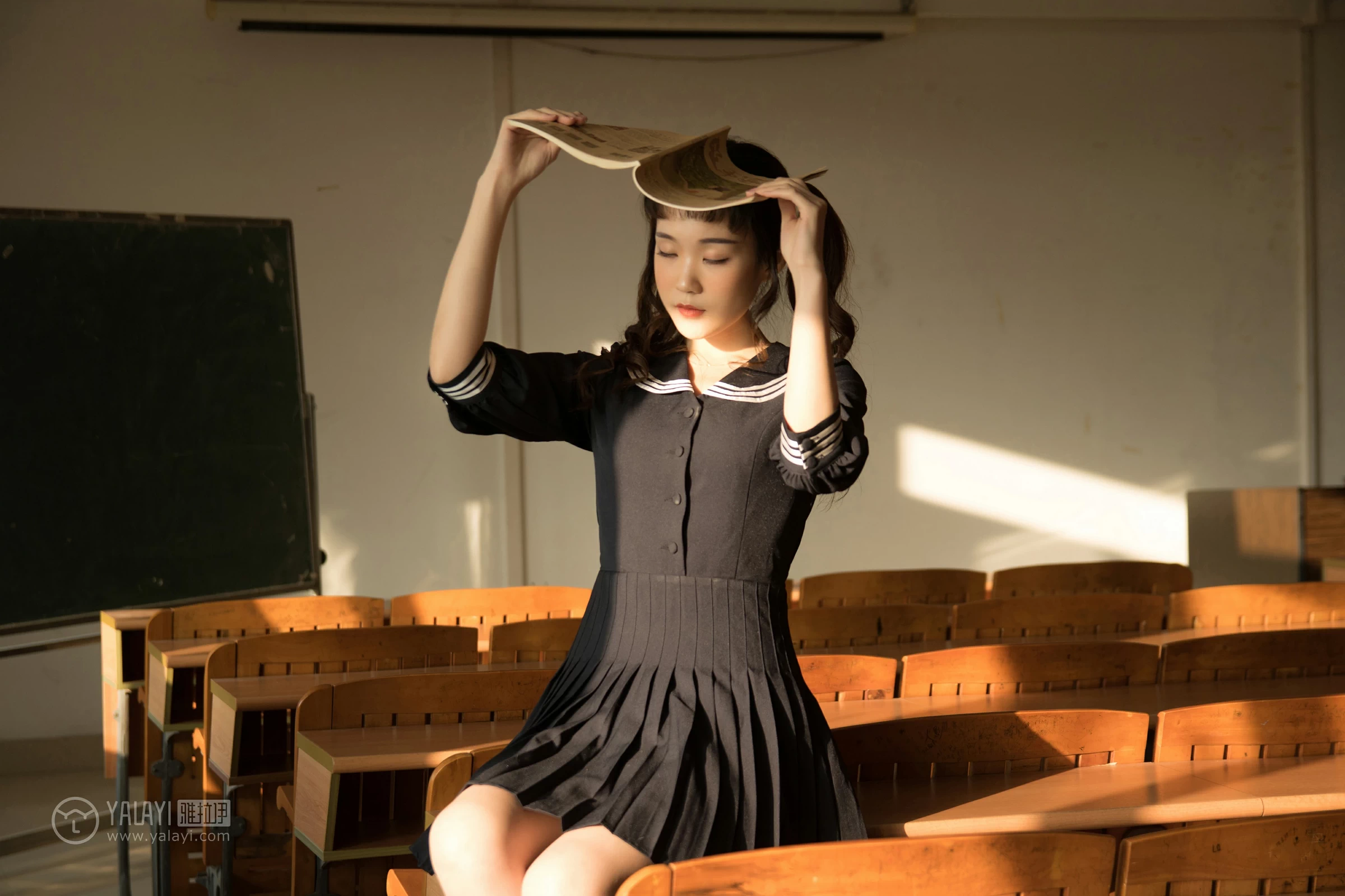 [YALAYI雅拉伊]NO.147 等 奥莉 黑色高中女生制服裙清纯可爱私房写真集第10张