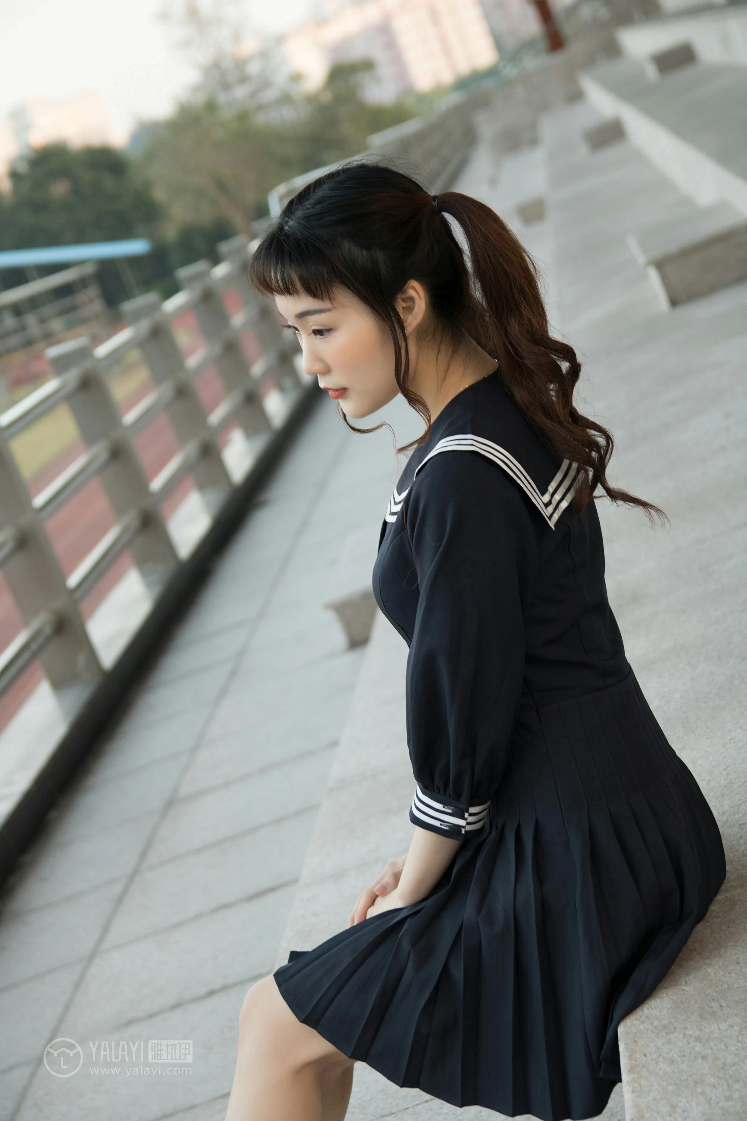 [YALAYI雅拉伊]NO.147 等 奥莉 黑色高中女生制服裙清纯可爱私房写真集第16张