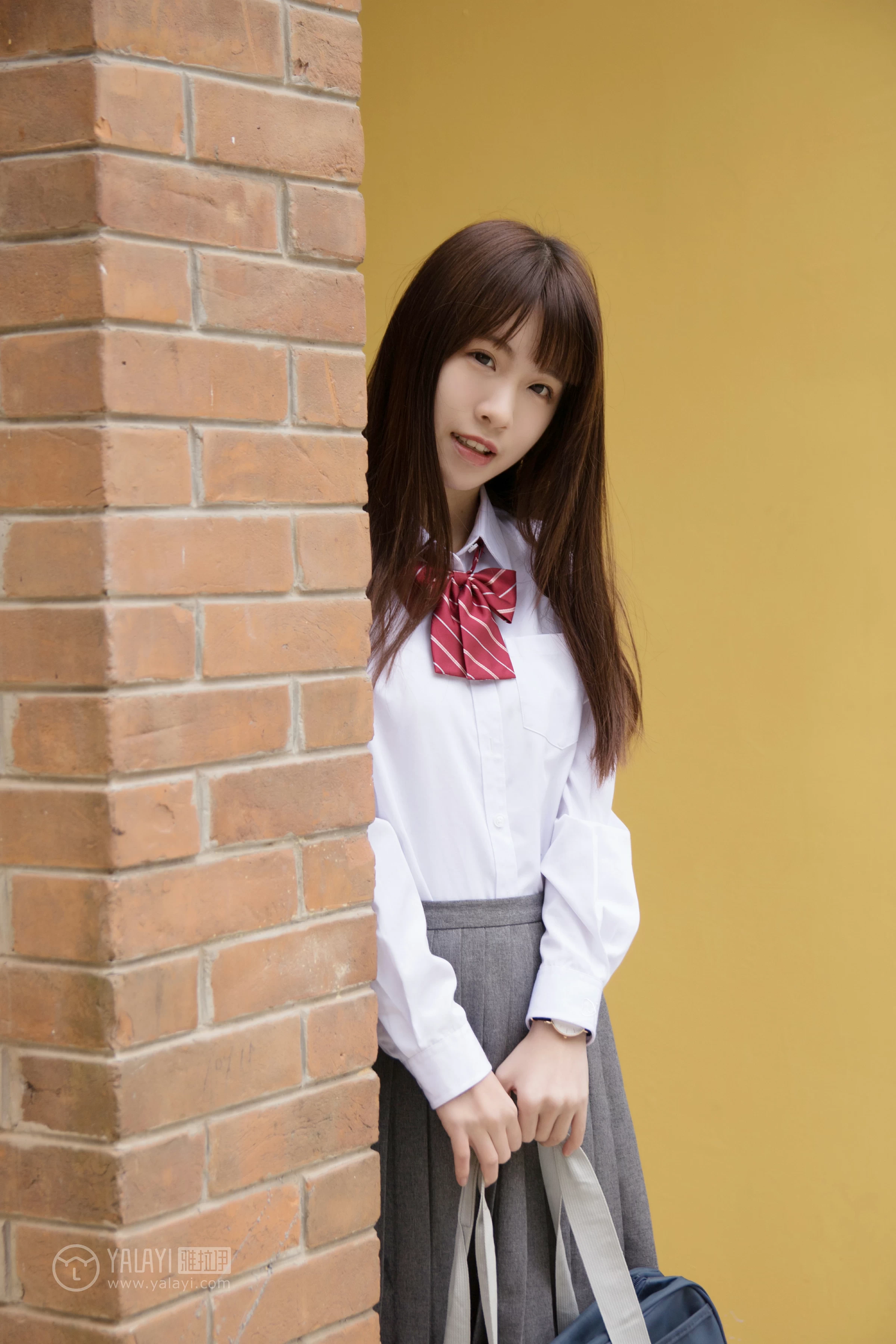[YALAYI雅拉伊]NO.148 青春的梦 Toki 高中女生制服 白色衬衫加灰色短裙清纯可爱私房写真集第1张