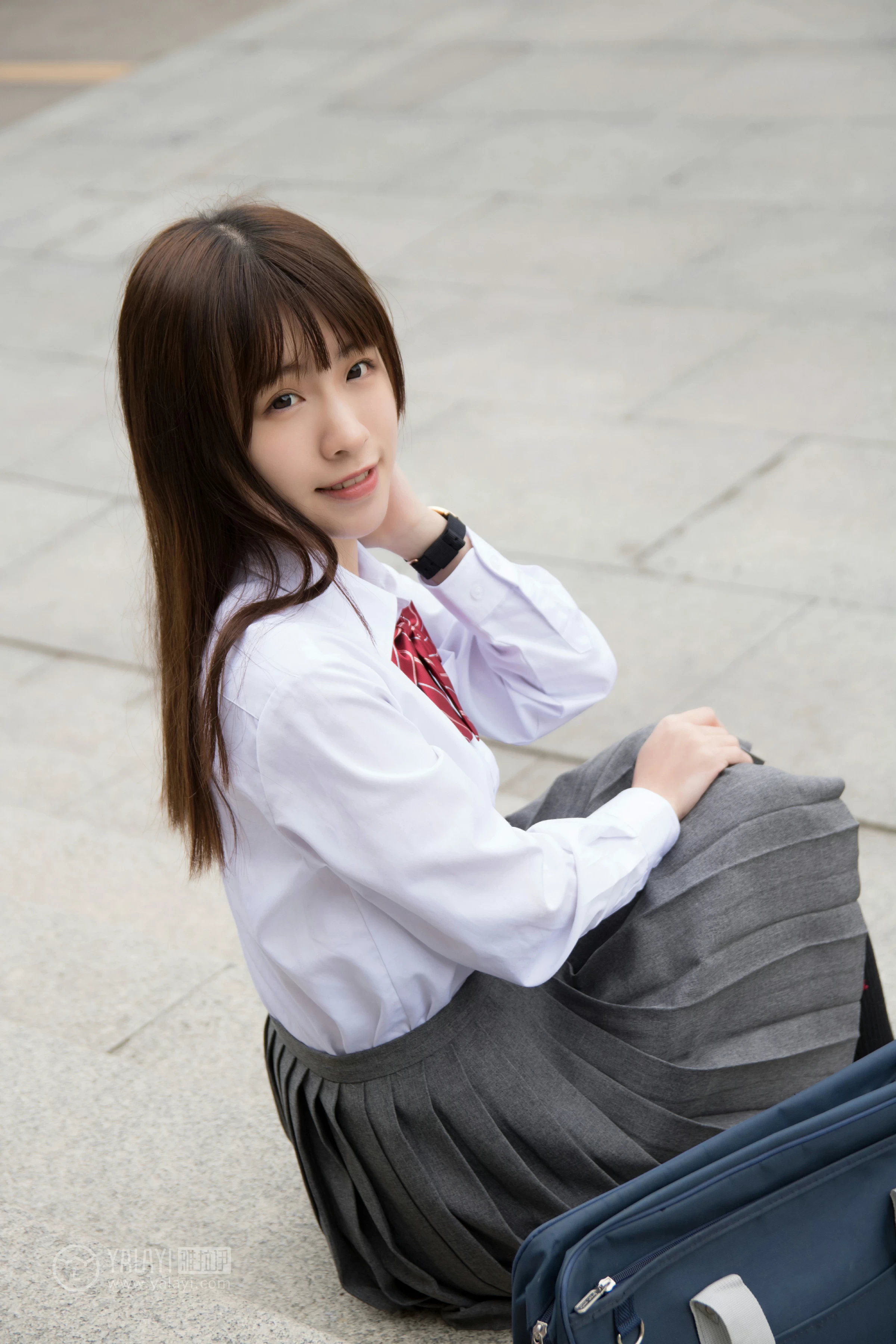 [YALAYI雅拉伊]NO.148 青春的梦 Toki 高中女生制服 白色衬衫加灰色短裙清纯可爱私房写真集第7张